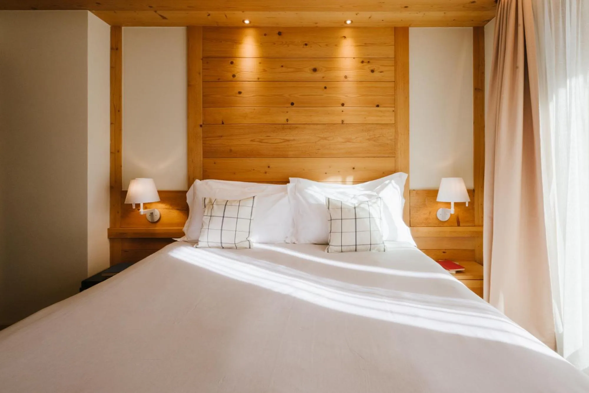 Bed in Maribel Hotel