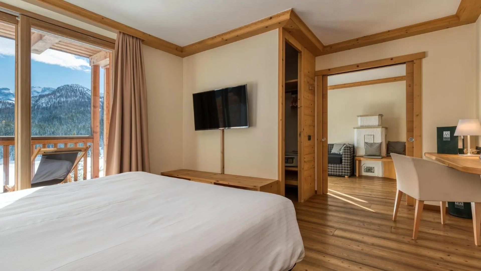 Photo of the whole room, Bed in Maribel Hotel