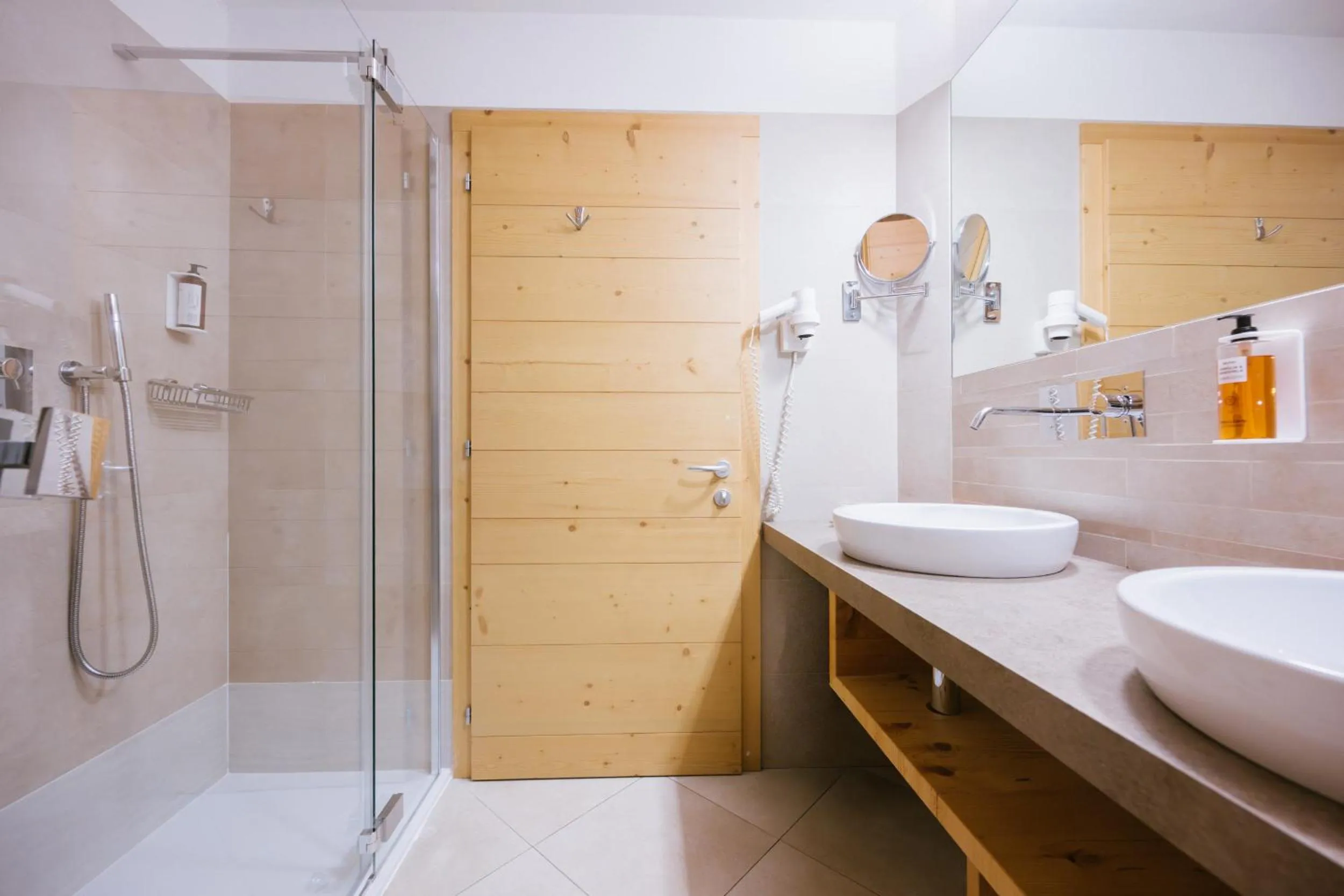 Bathroom in Maribel Hotel