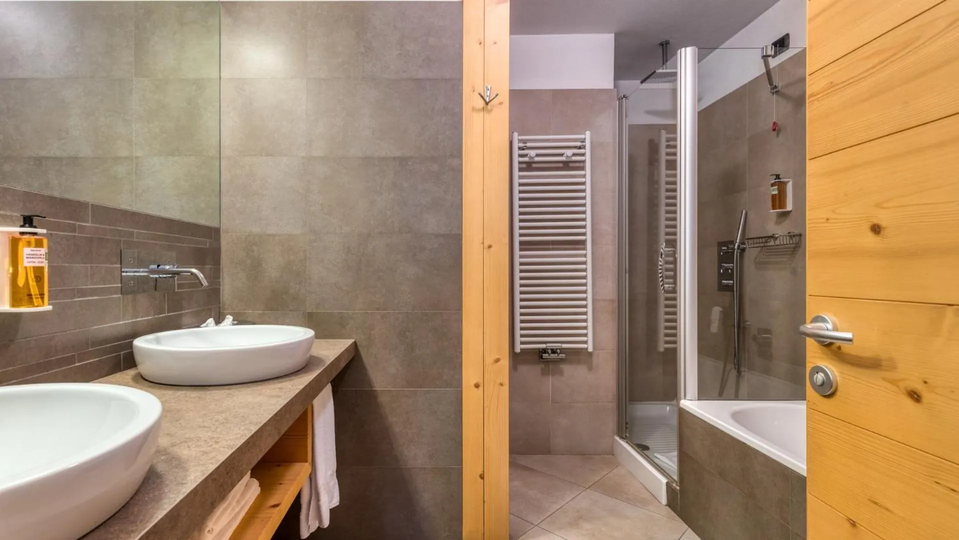 Bathroom in Maribel Hotel