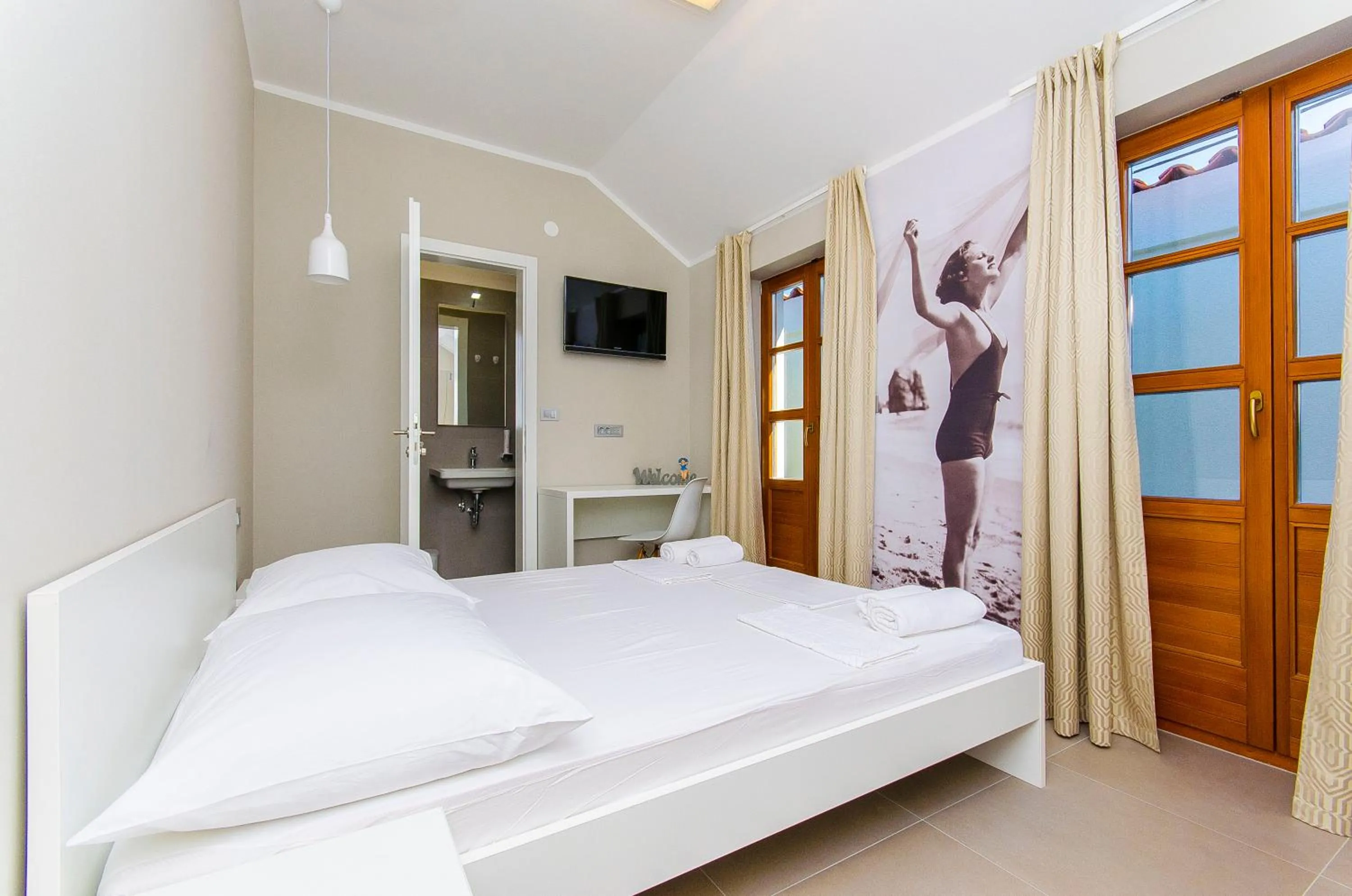 Double Room with Private Bathroom in Hostel Dvor
