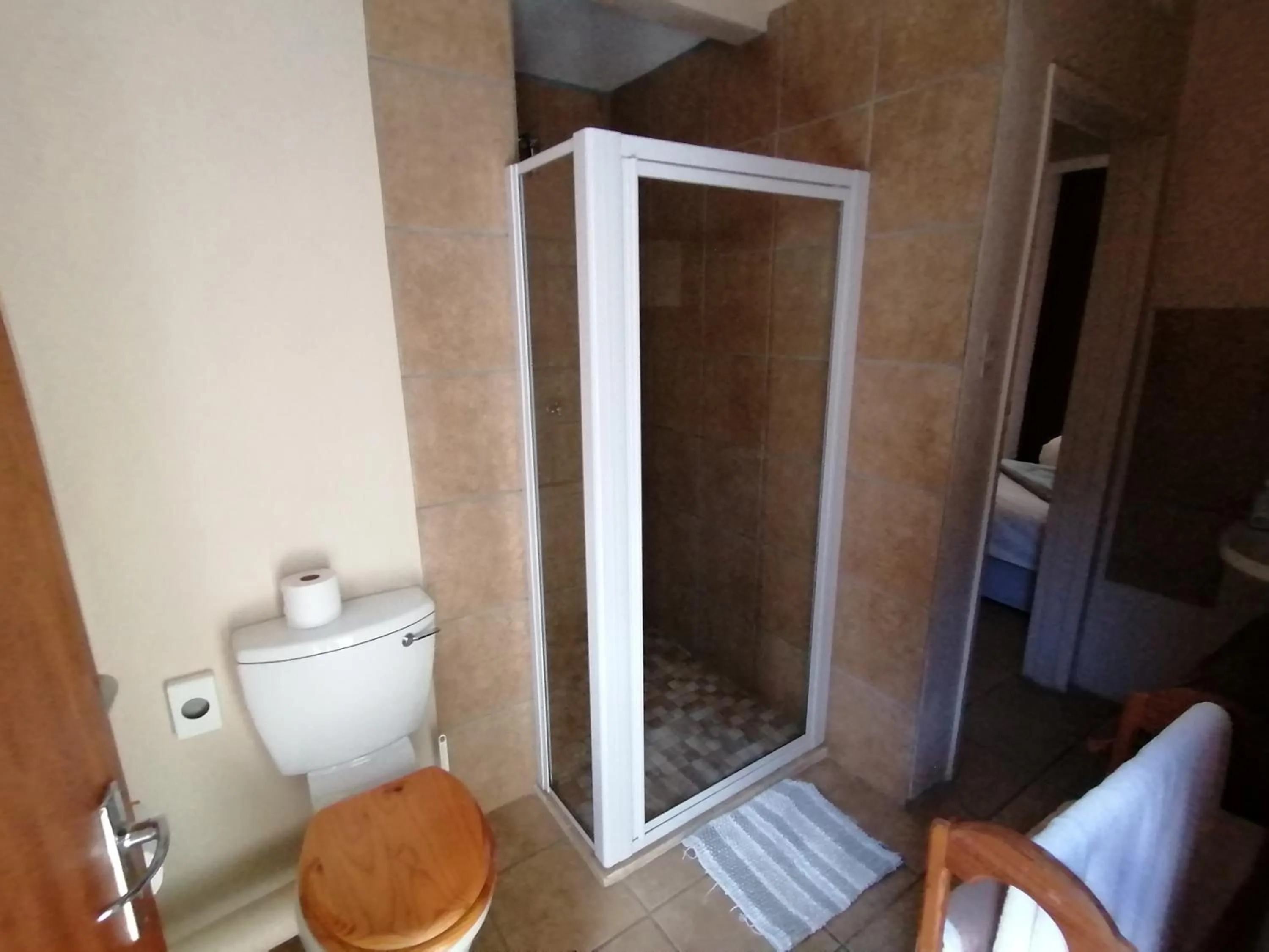 Bathroom in Aanhuizen Guest House