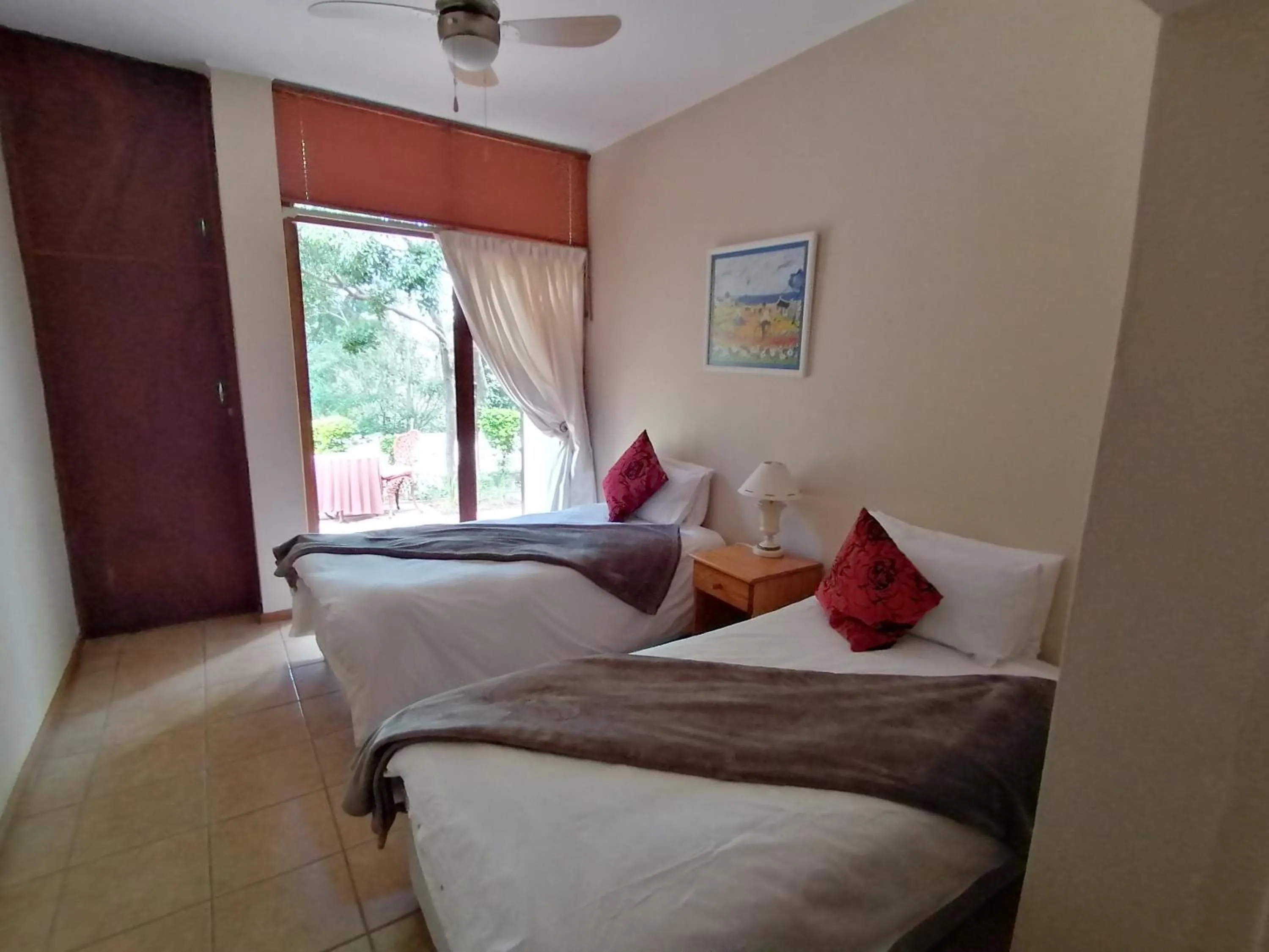 Bedroom, Bed in Aanhuizen Guest House