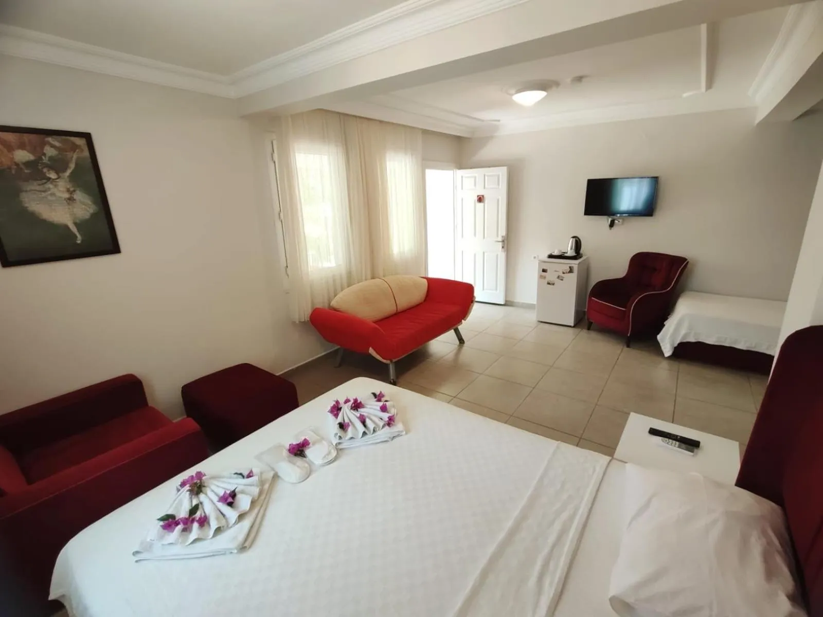 Photo of the whole room, Bed in Bucak Apart Hotel Göcek & Beach