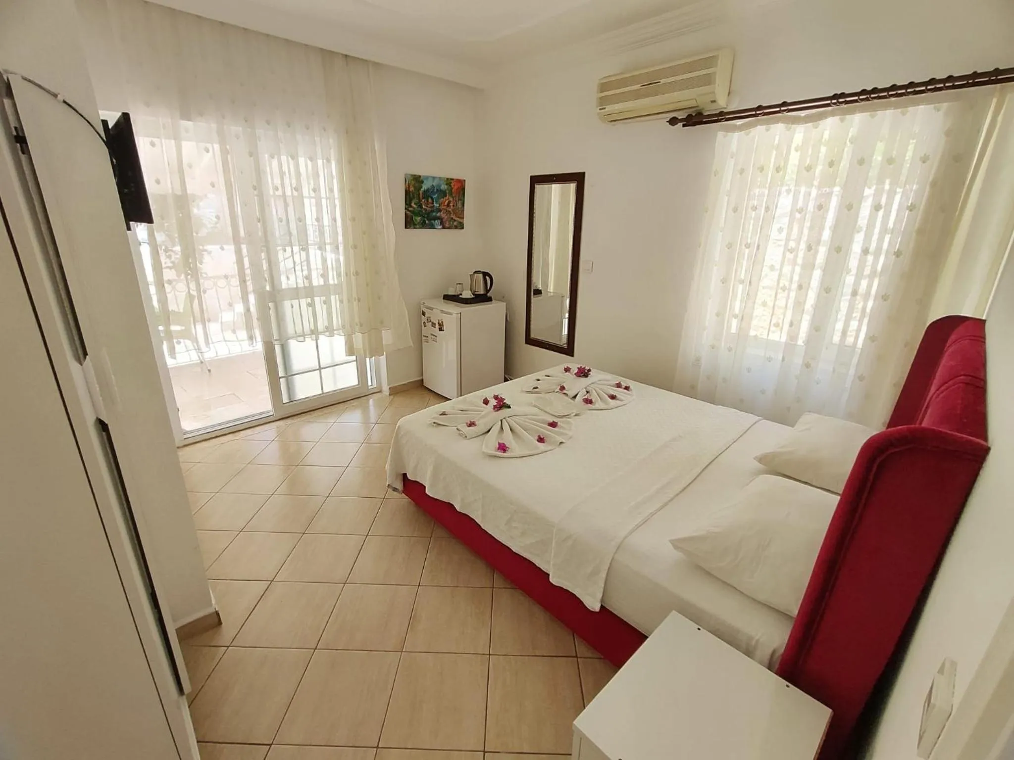 Photo of the whole room, Bed in Bucak Apart Hotel Göcek & Beach