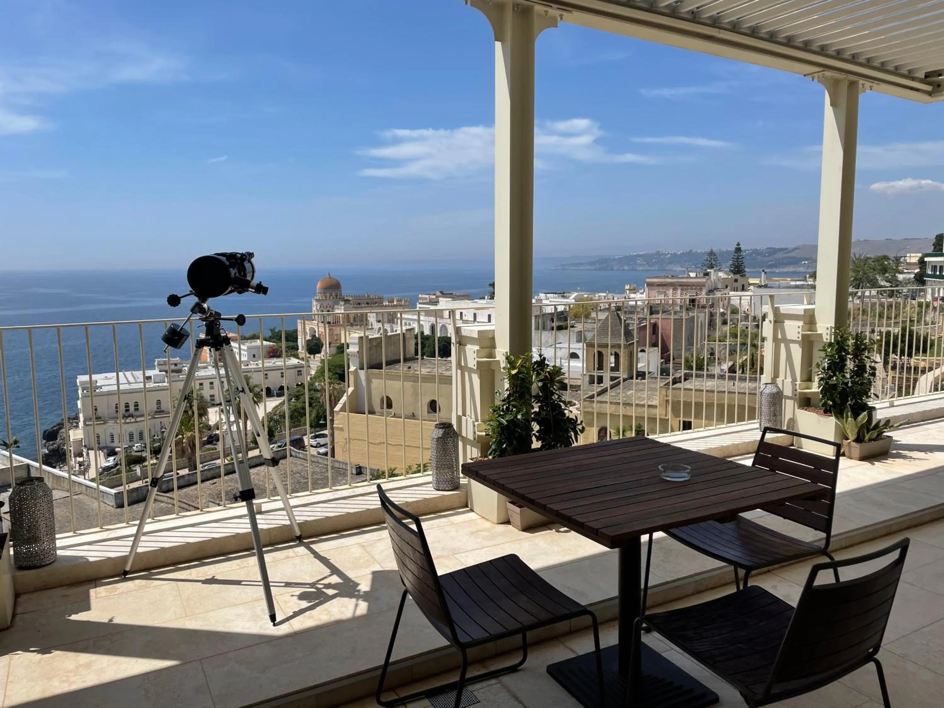 Balcony/Terrace in Est hotel