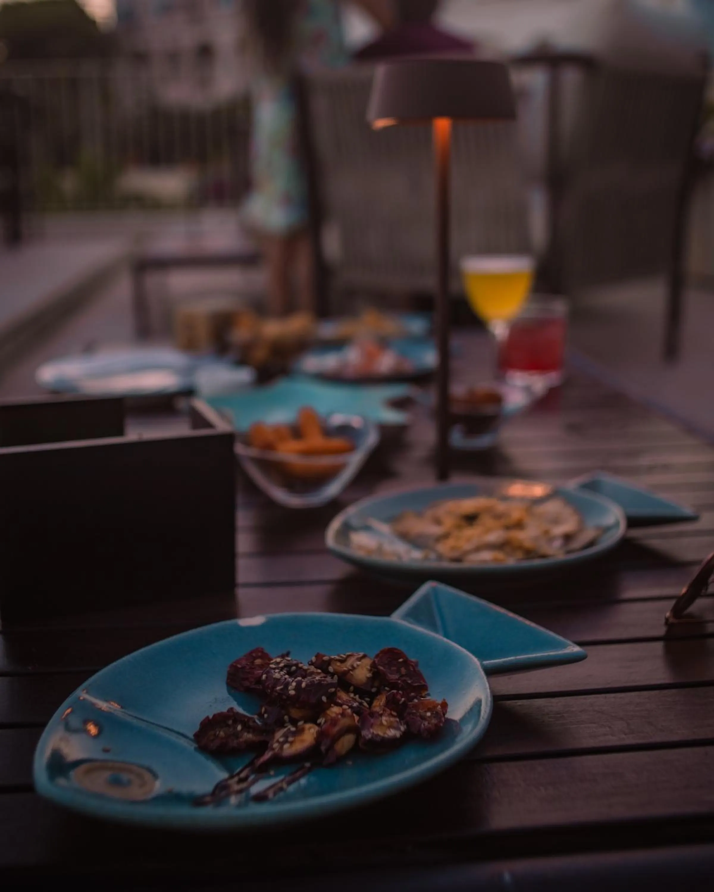 Restaurant/places to eat in Est hotel