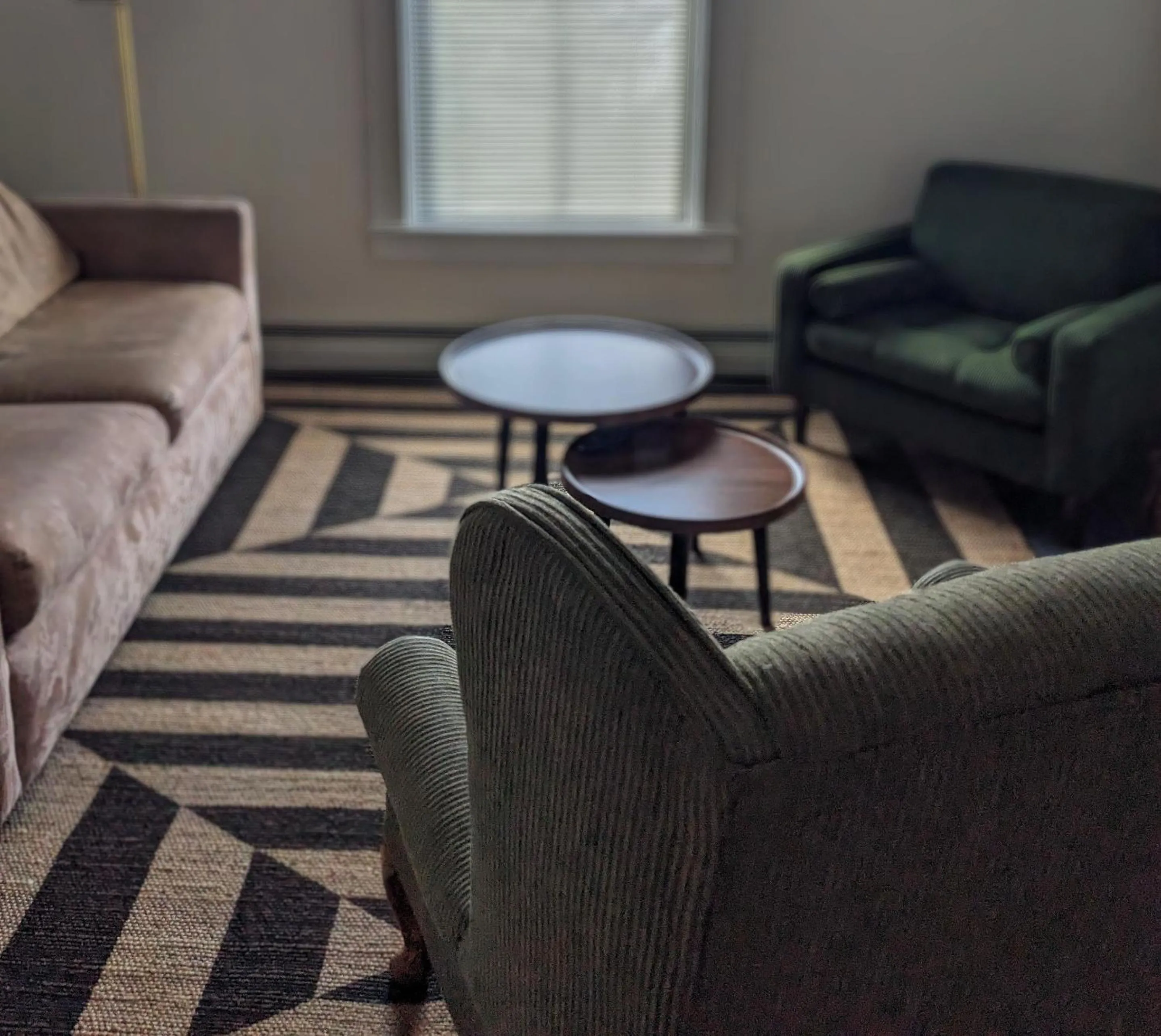 Living room in Bristol Suites