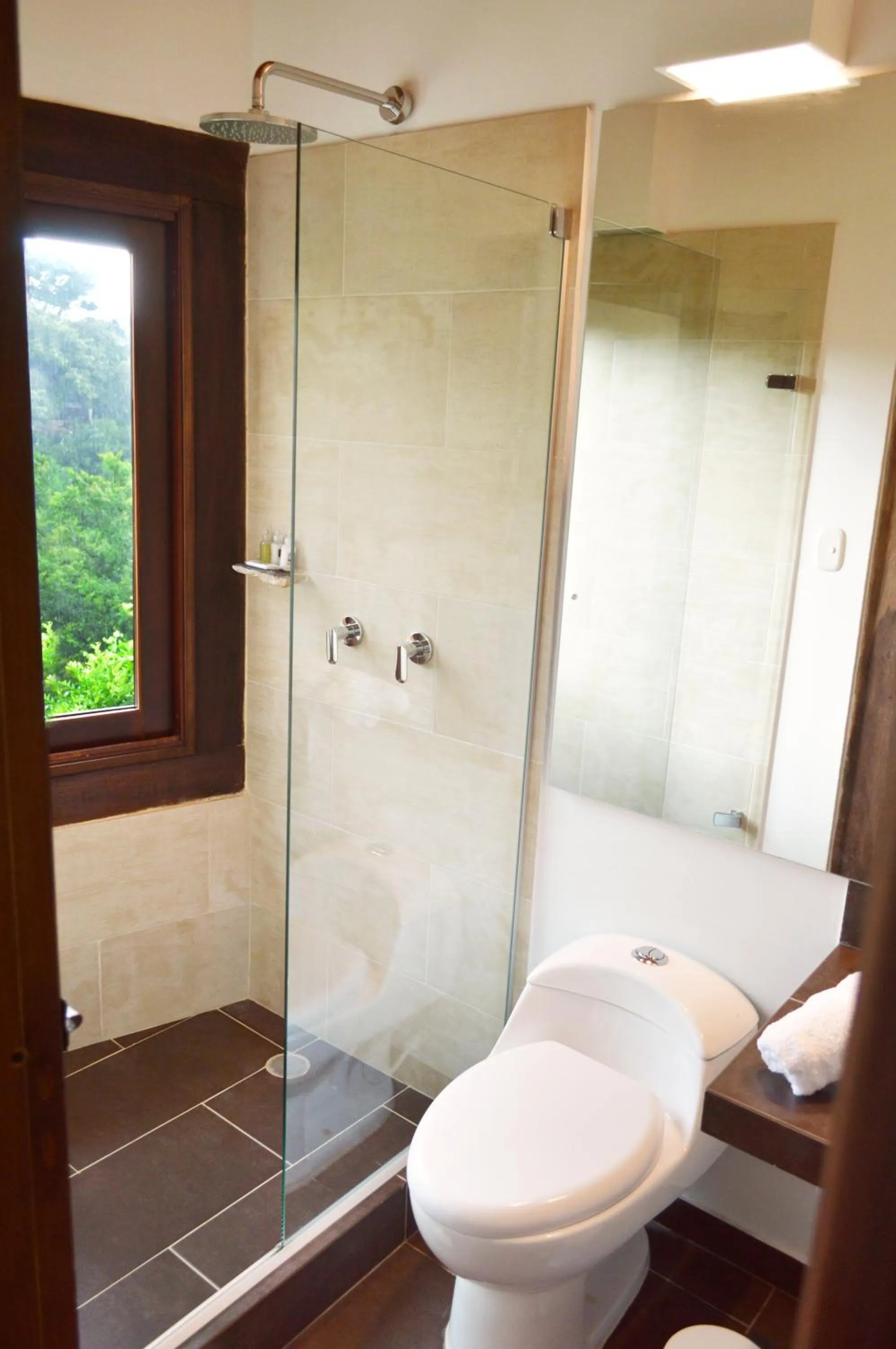 Shower in Sweet Harmony Hotel Boutique by Xarm Hotels