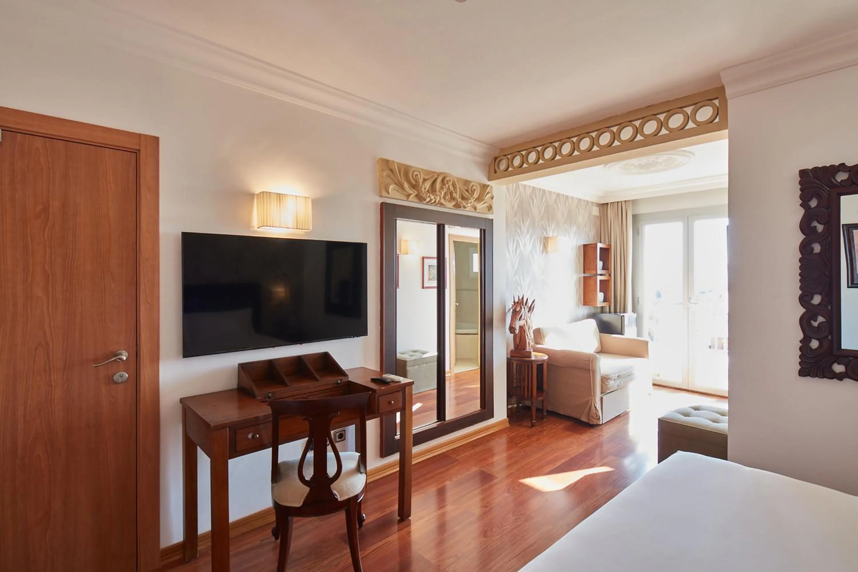 Photo of the whole room, Bed in Sercotel Hotel President