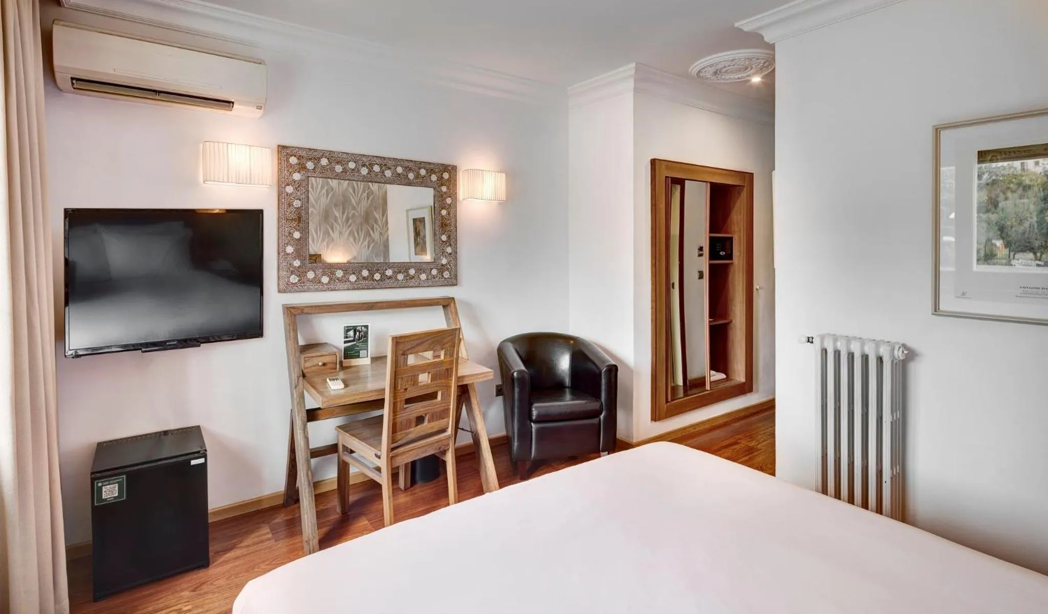 Photo of the whole room, Bed in Sercotel Hotel President