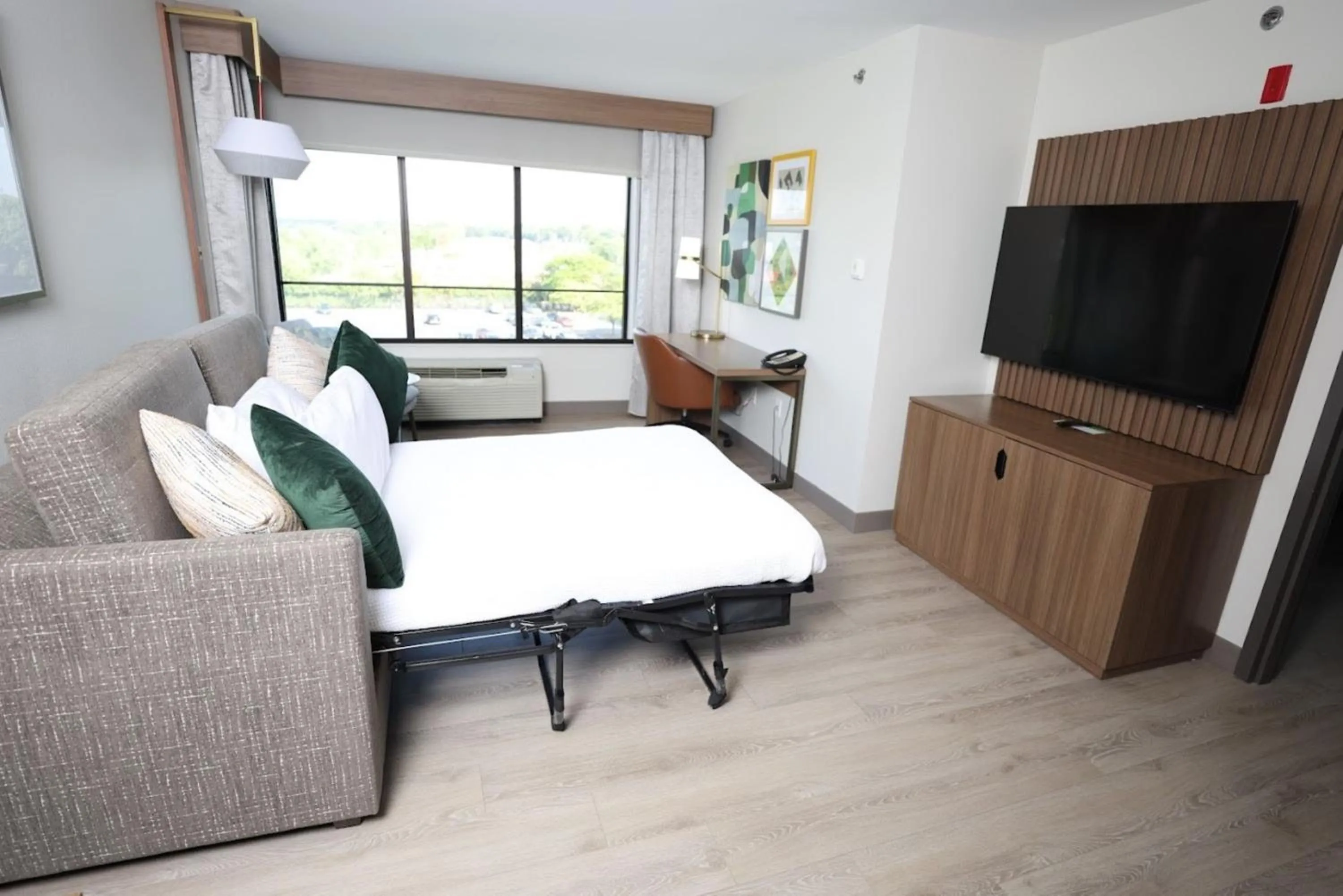 Photo of the whole room in Holiday Inn Saint Louis-Fairview Heights by IHG