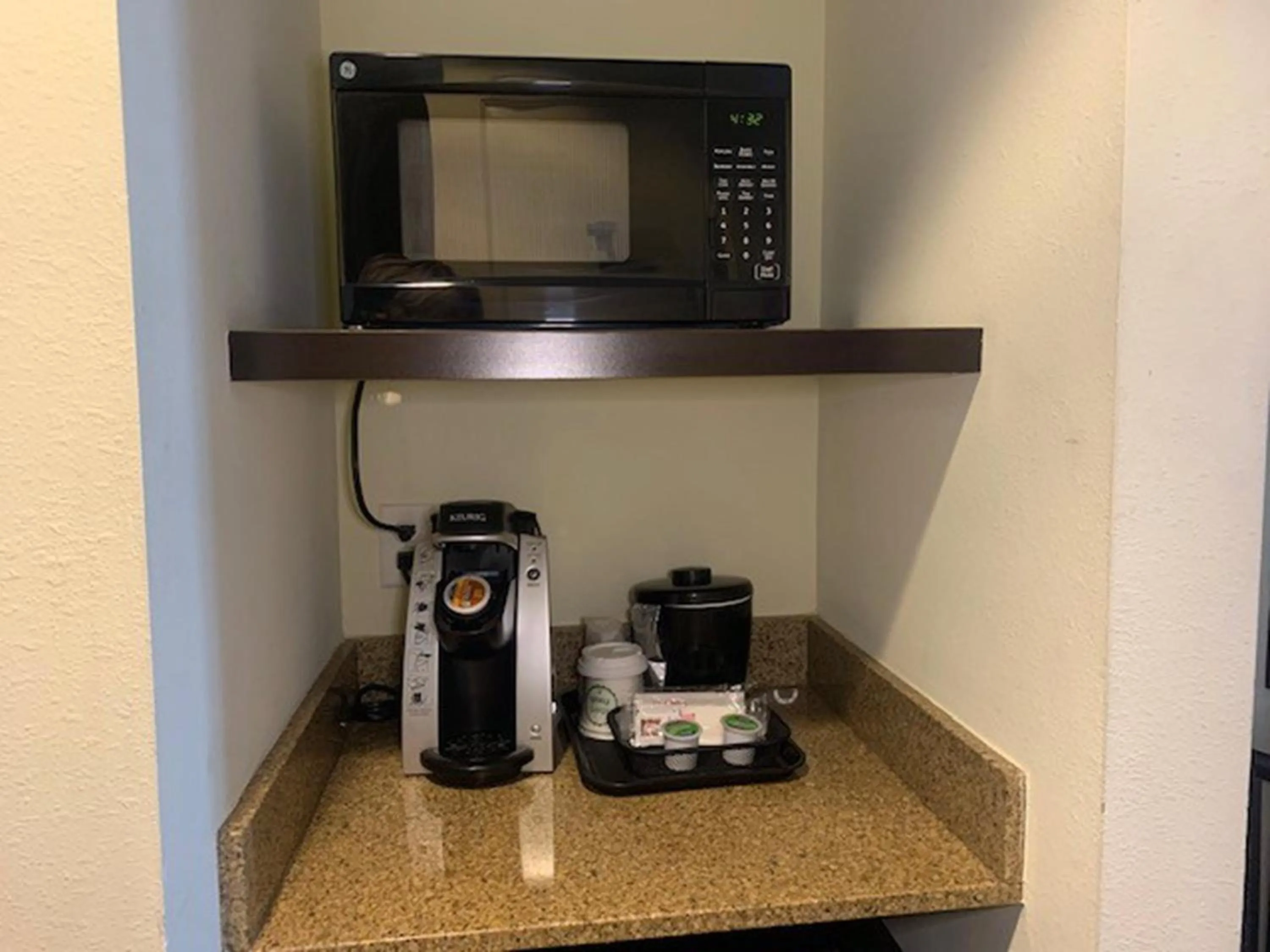 Photo of the whole room in Holiday Inn Saint Louis-Fairview Heights by IHG