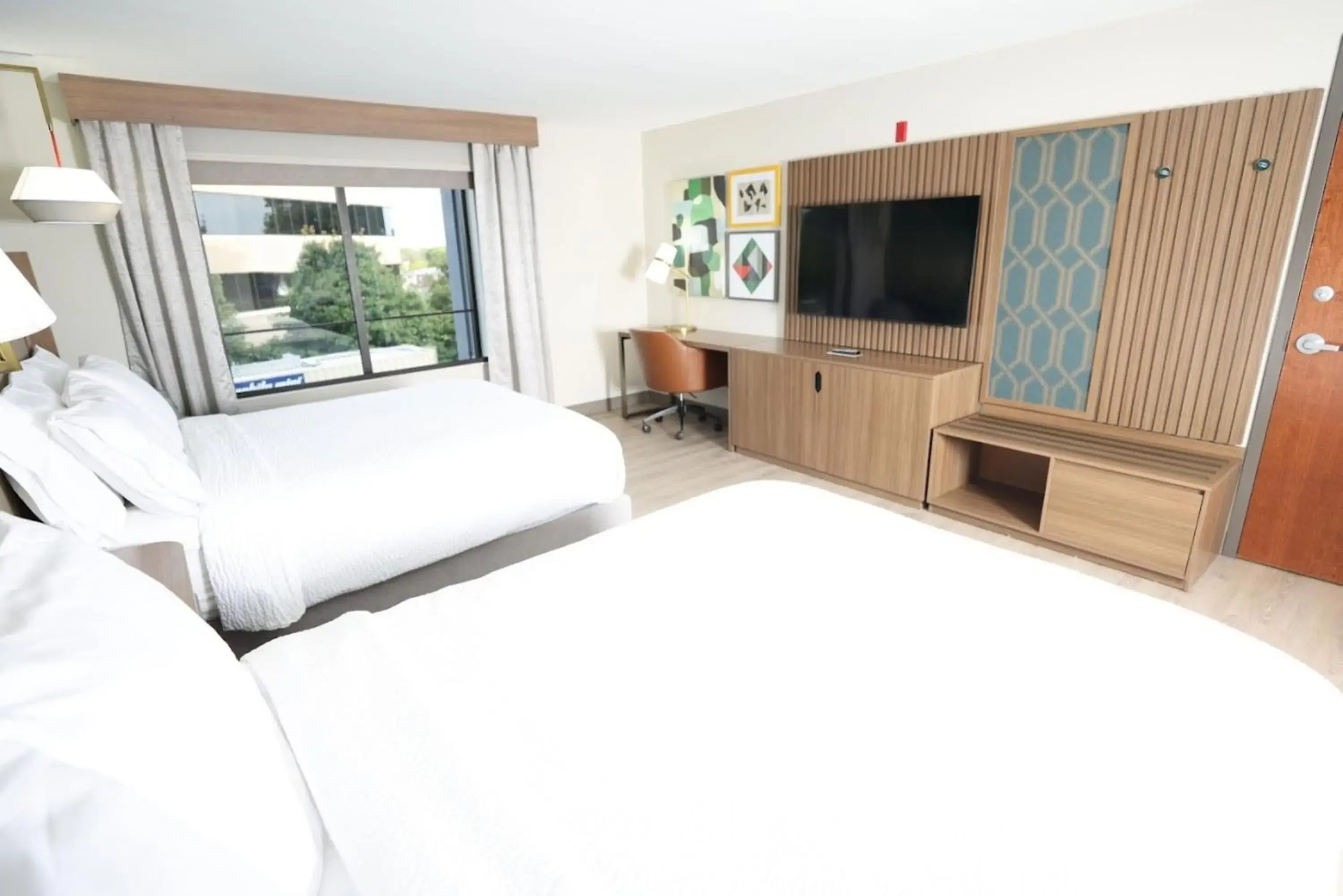 Standard Queen Room with Two Queen Beds and Mobility Accessible Tub in Holiday Inn Saint Louis-Fairview Heights by IHG Standard Queen Room with Two Queen Beds and Mobility Accessible Tub in Holiday Inn Saint Louis-Fairview Heights by IHG