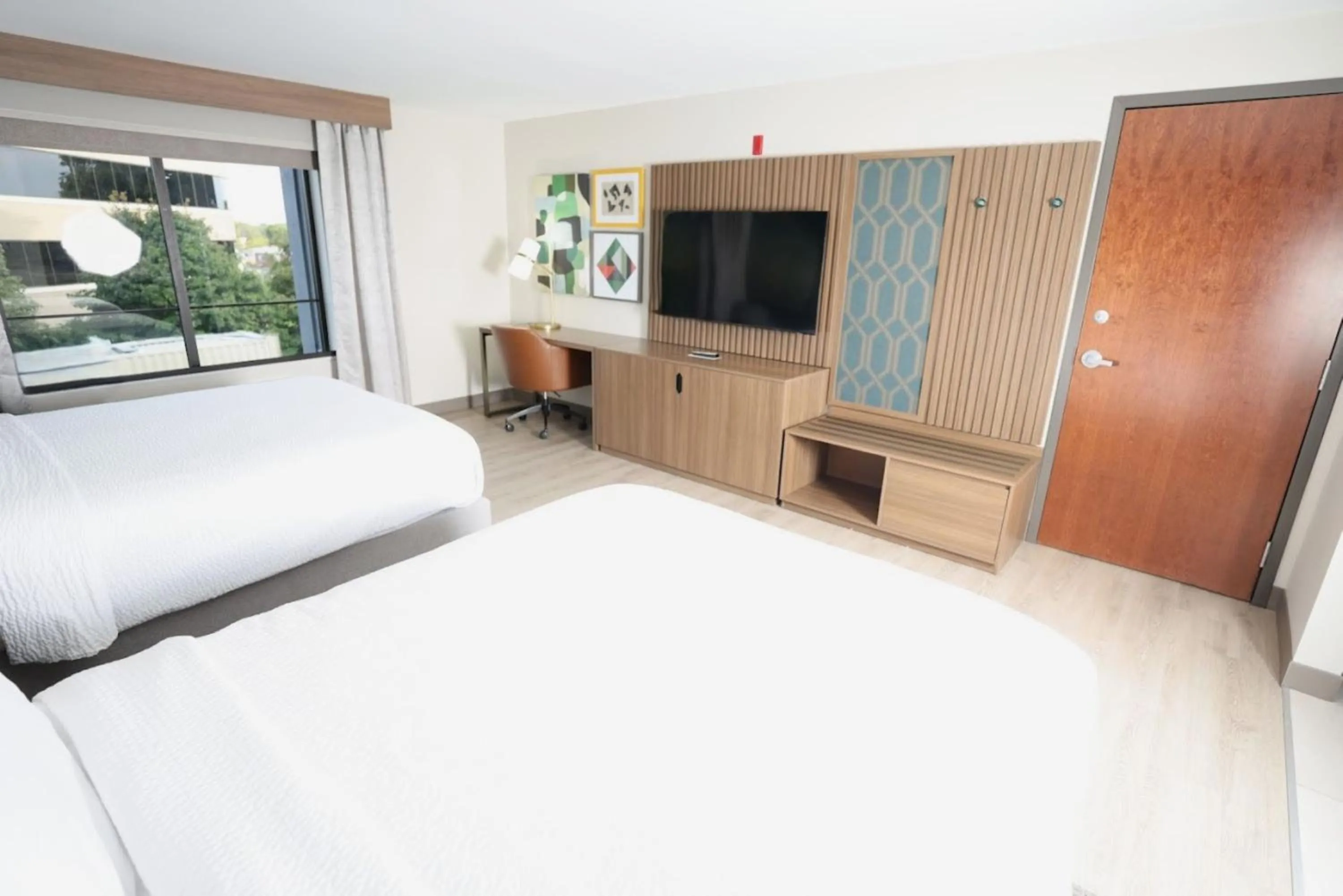 Photo of the whole room, Bed in Holiday Inn Saint Louis-Fairview Heights by IHG