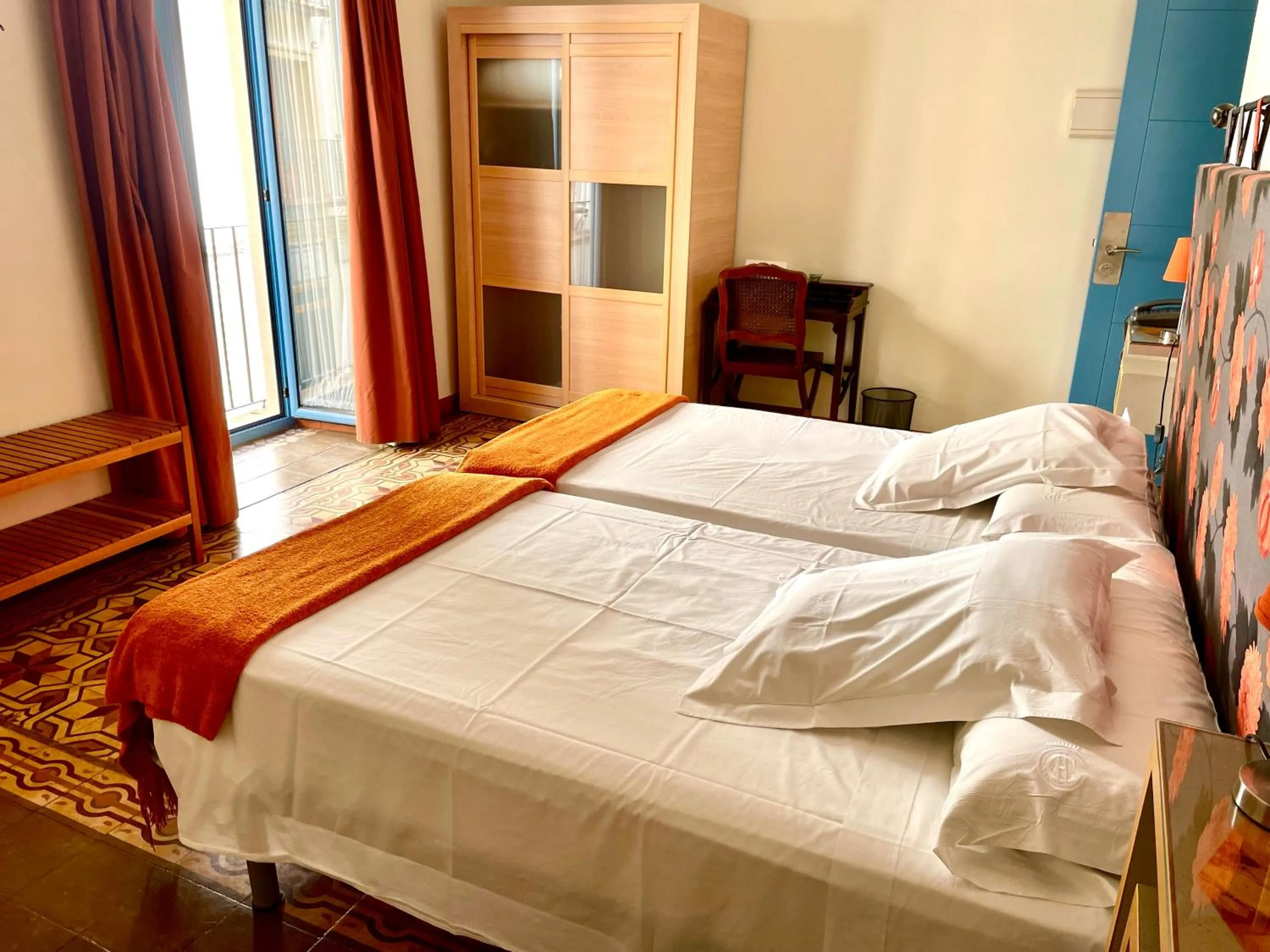 Bedroom, Bed in Hotel Conde de Cárdenas