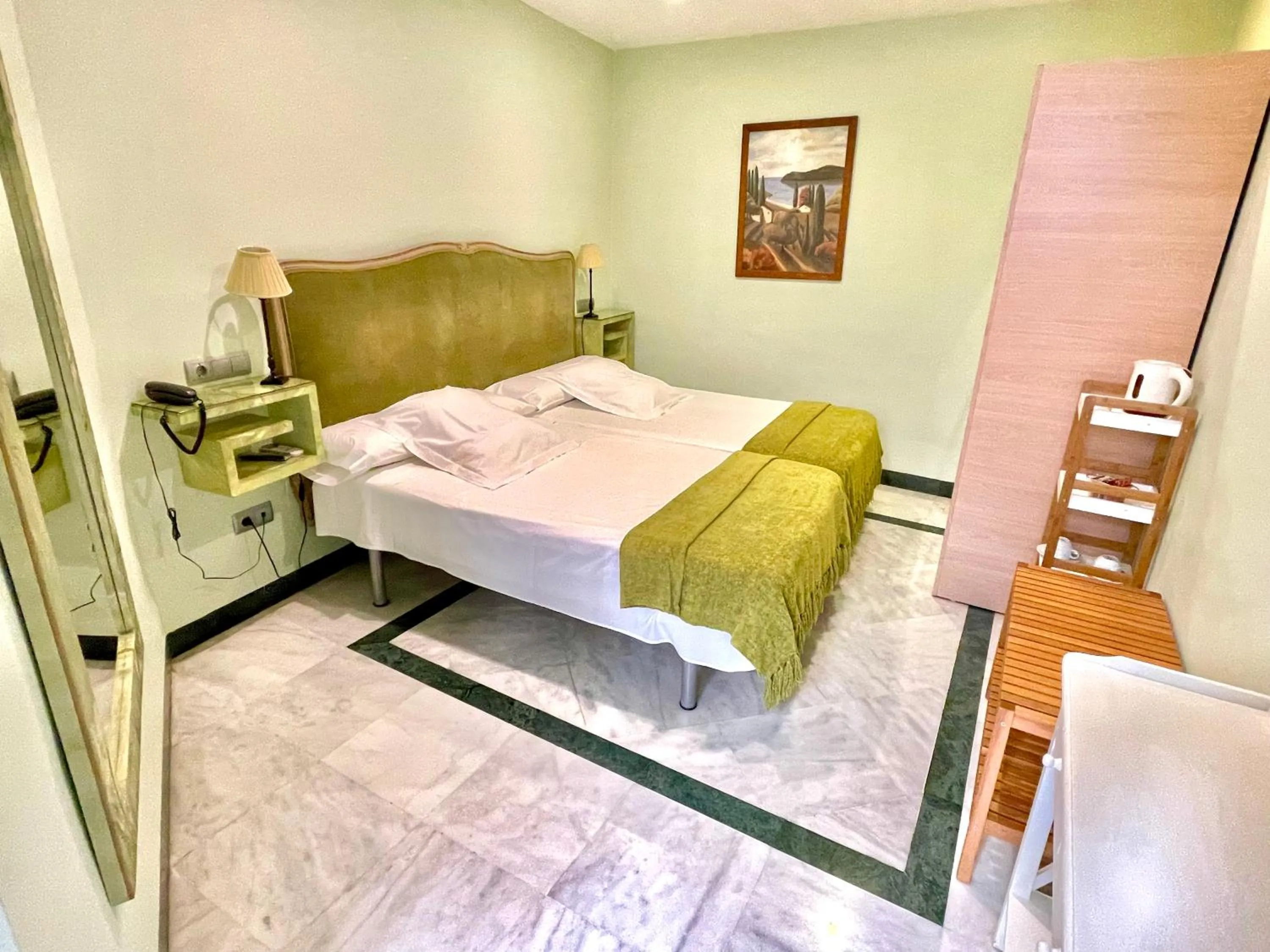 Bedroom, Bed in Hotel Conde de Cárdenas