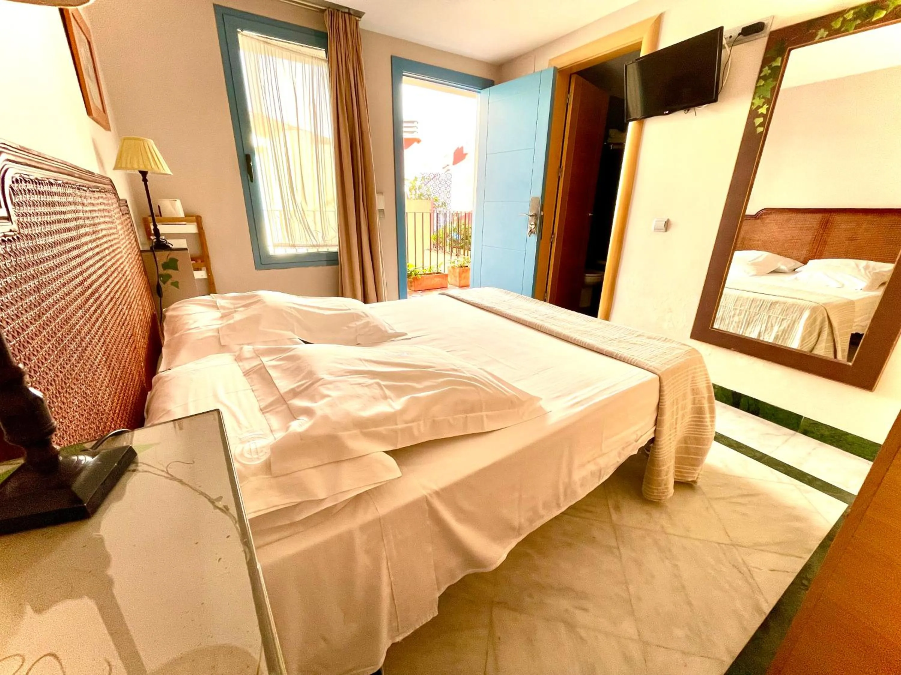 Bedroom, Bed in Hotel Conde de Cárdenas