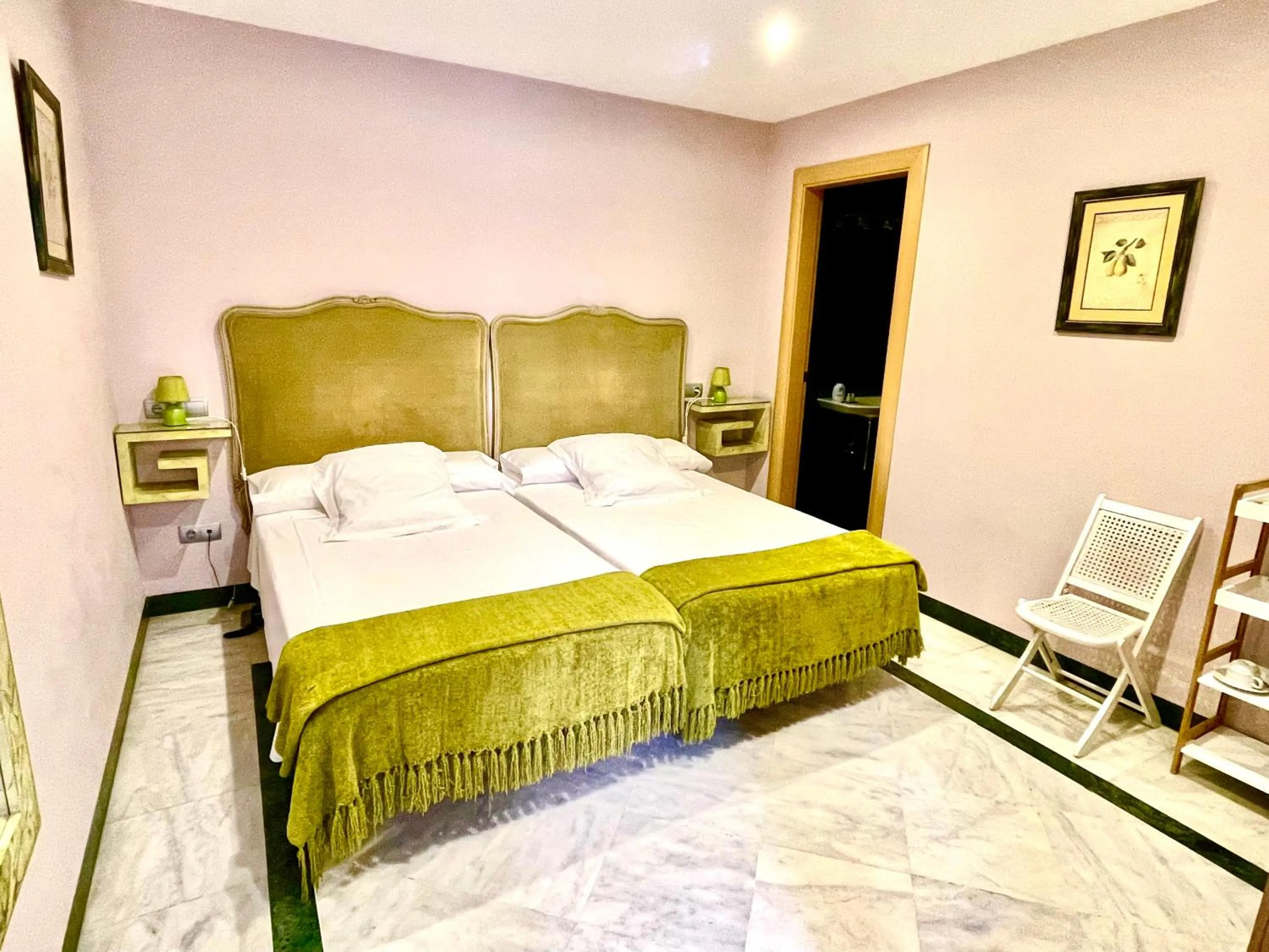 Bedroom, Bed in Hotel Conde de Cárdenas