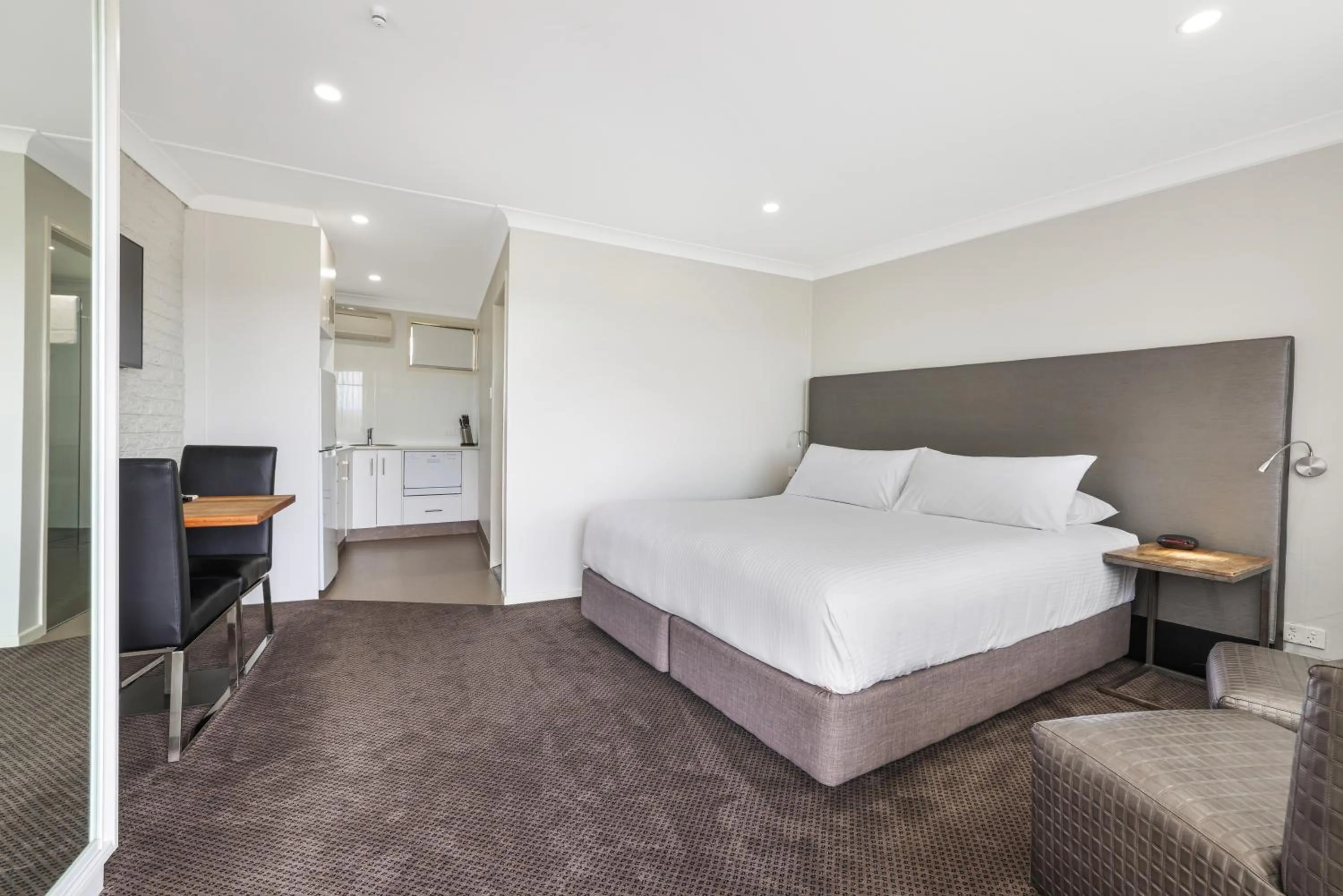 Photo of the whole room, Bed in The Duck Inn Apartments