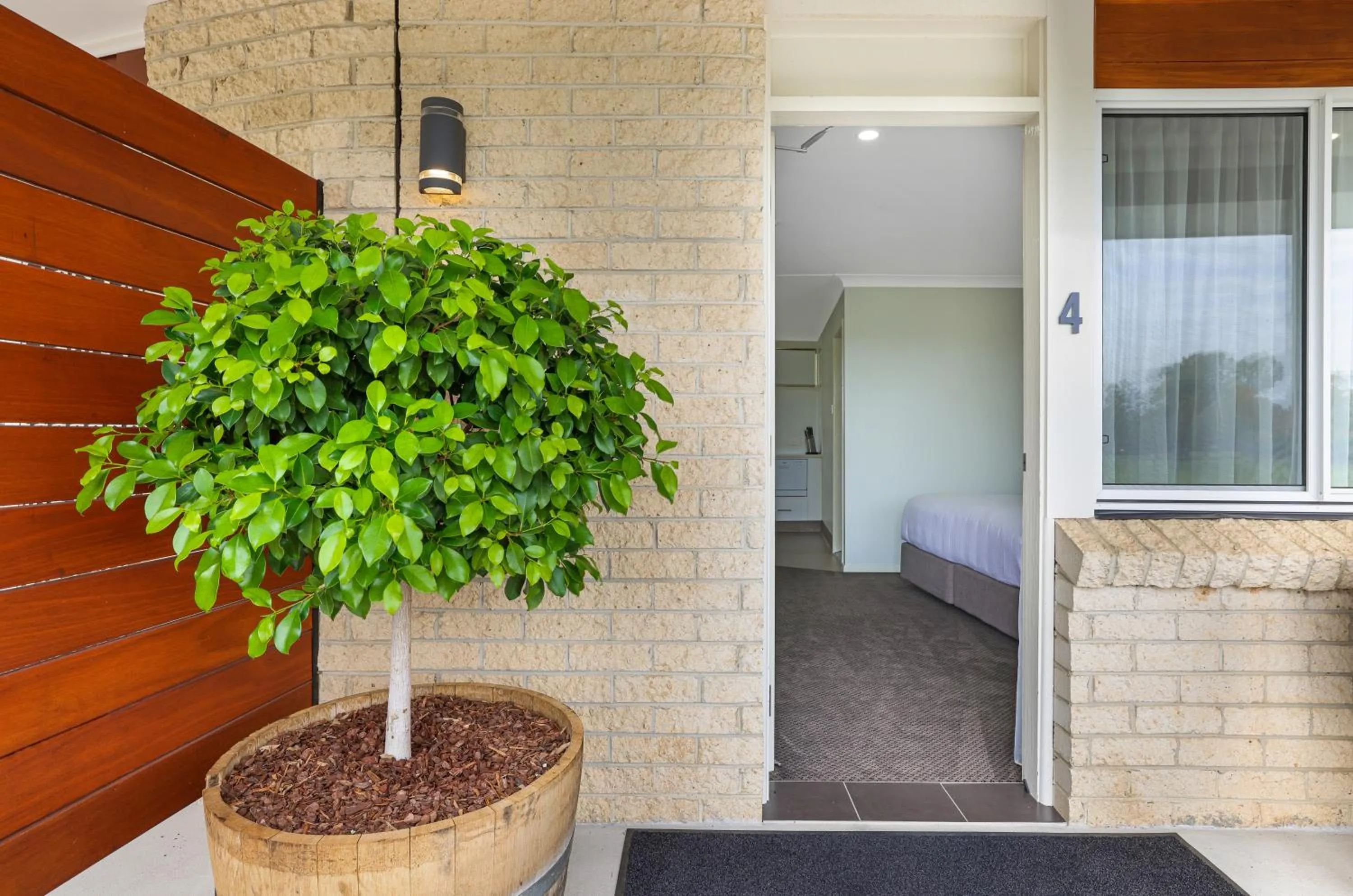Facade/entrance in The Duck Inn Apartments