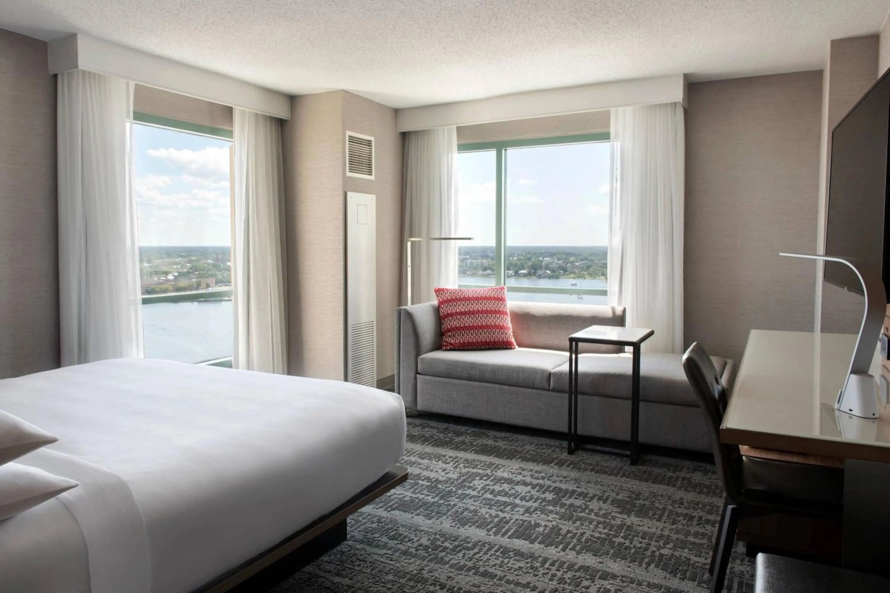 Photo of the whole room, Bed in Norfolk Waterside Marriott
