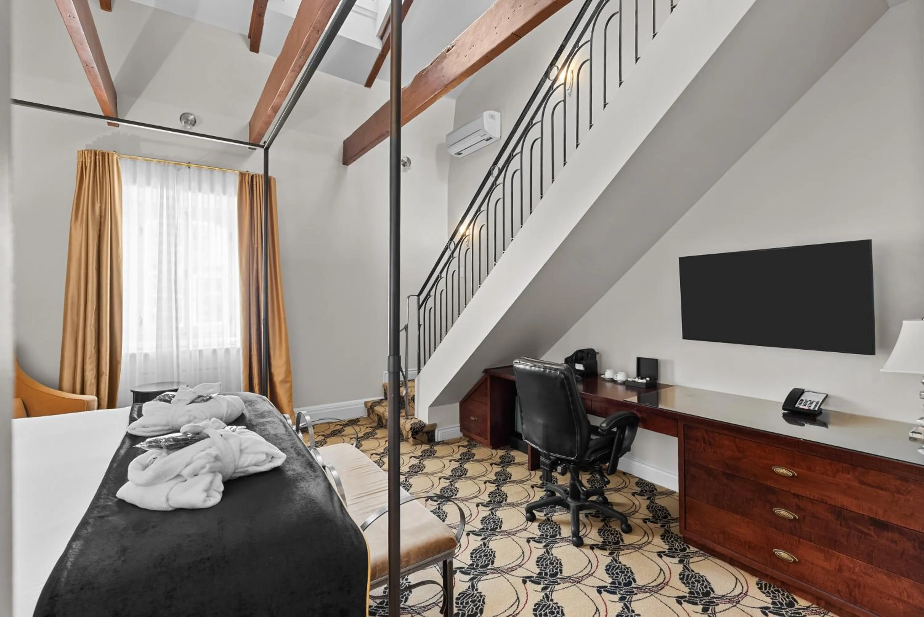 Bedroom, Bed in Hotel Manoir D'Auteuil - Par Aneyro