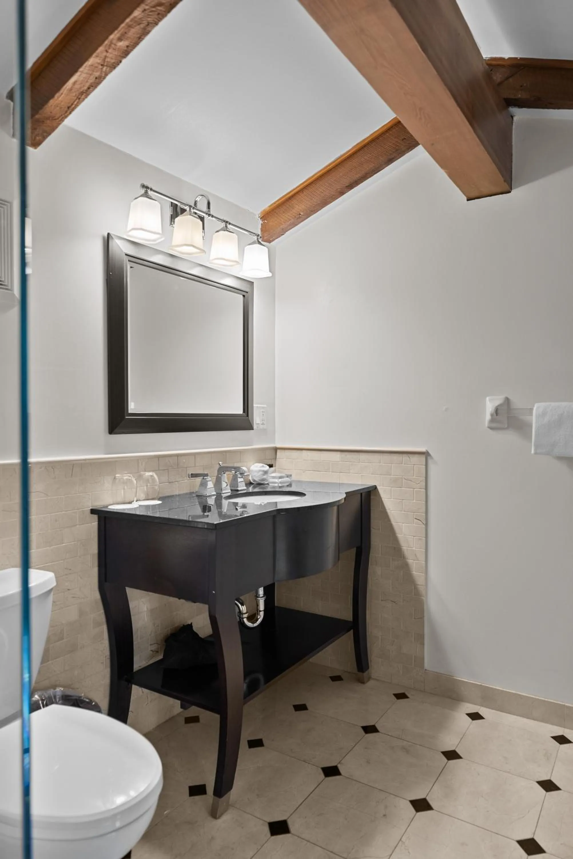 Bathroom in Hotel Manoir D'Auteuil - Par Aneyro