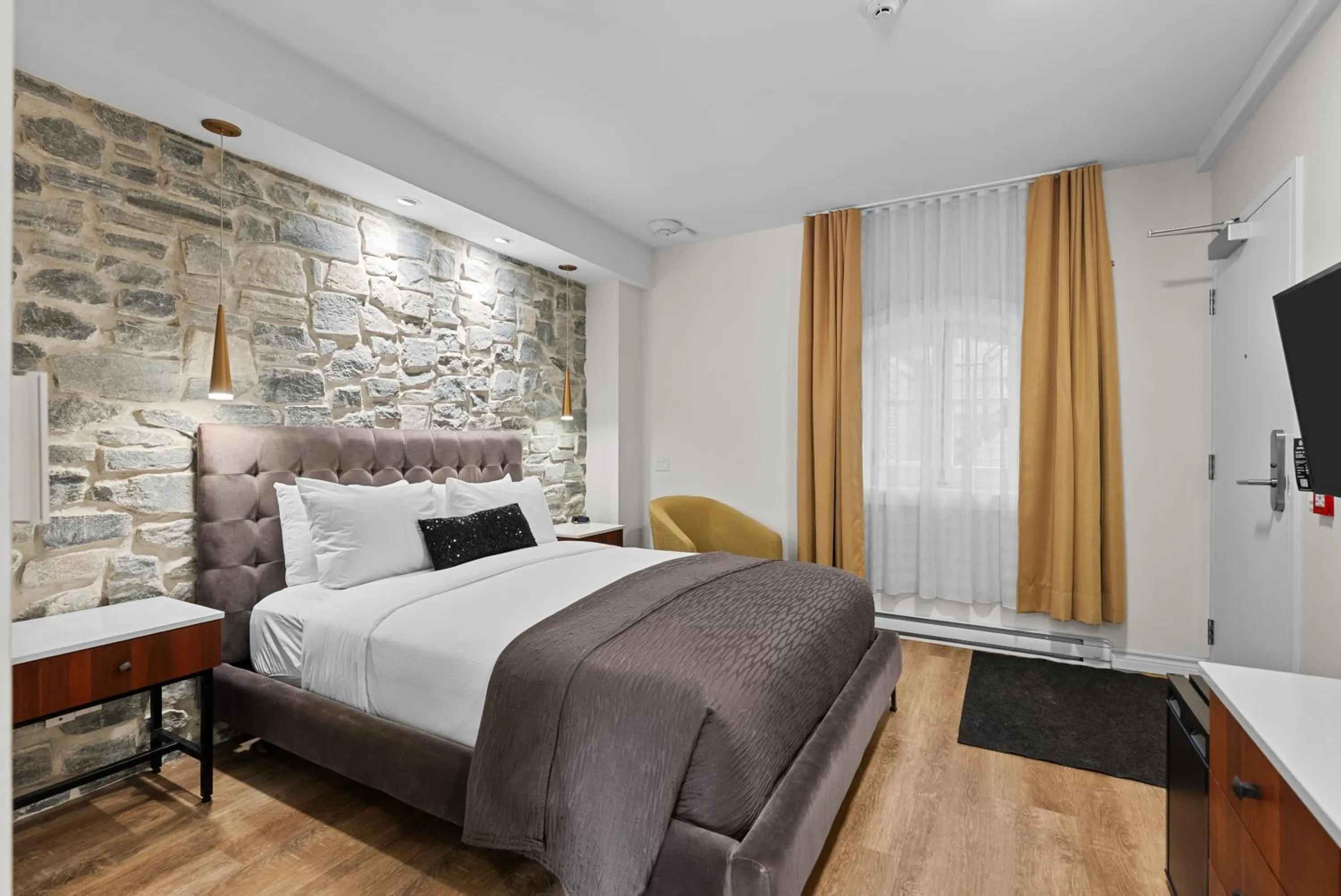 Bed in Hotel Manoir D'Auteuil - Par Aneyro