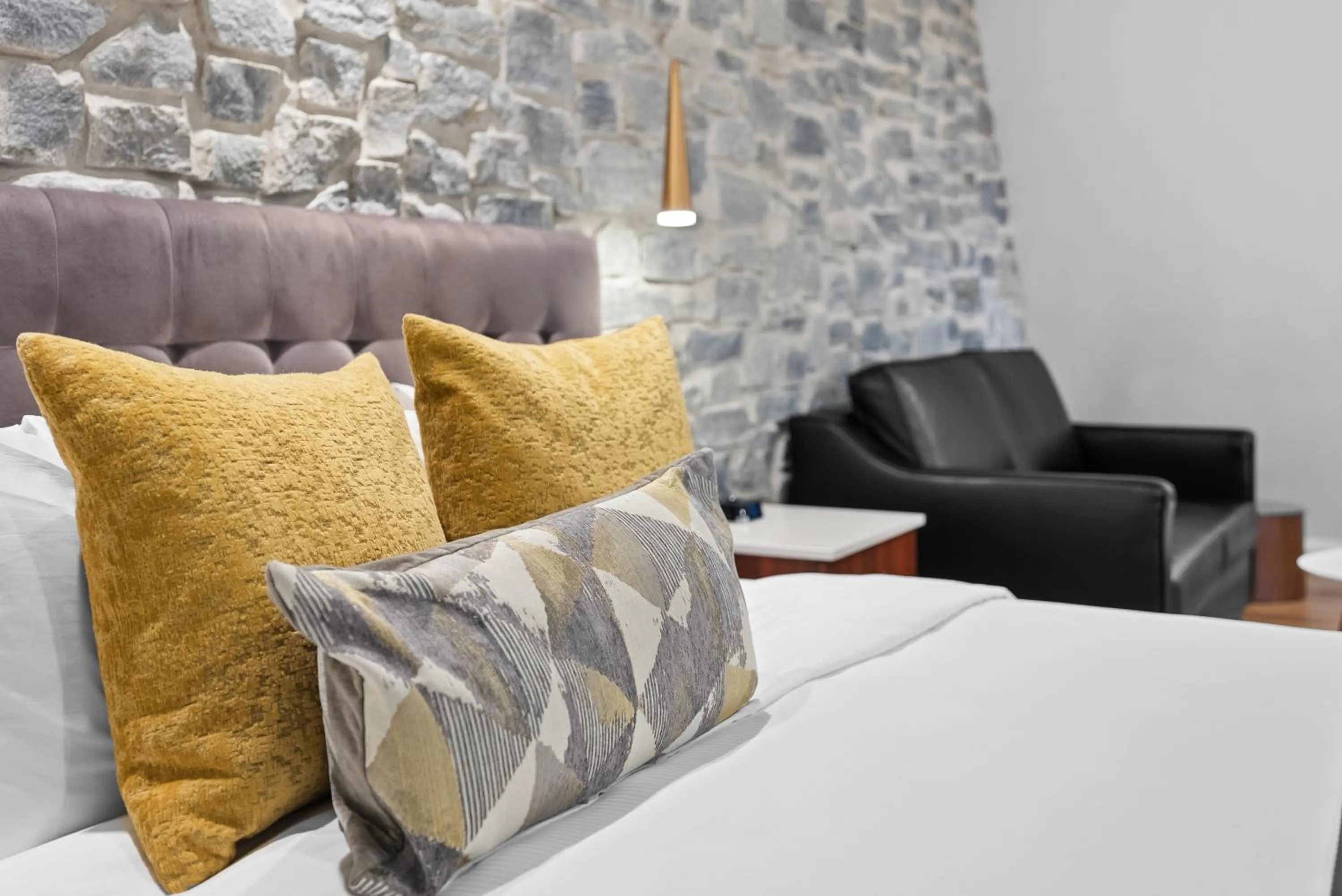 Bed in Hotel Manoir D'Auteuil - Par Aneyro