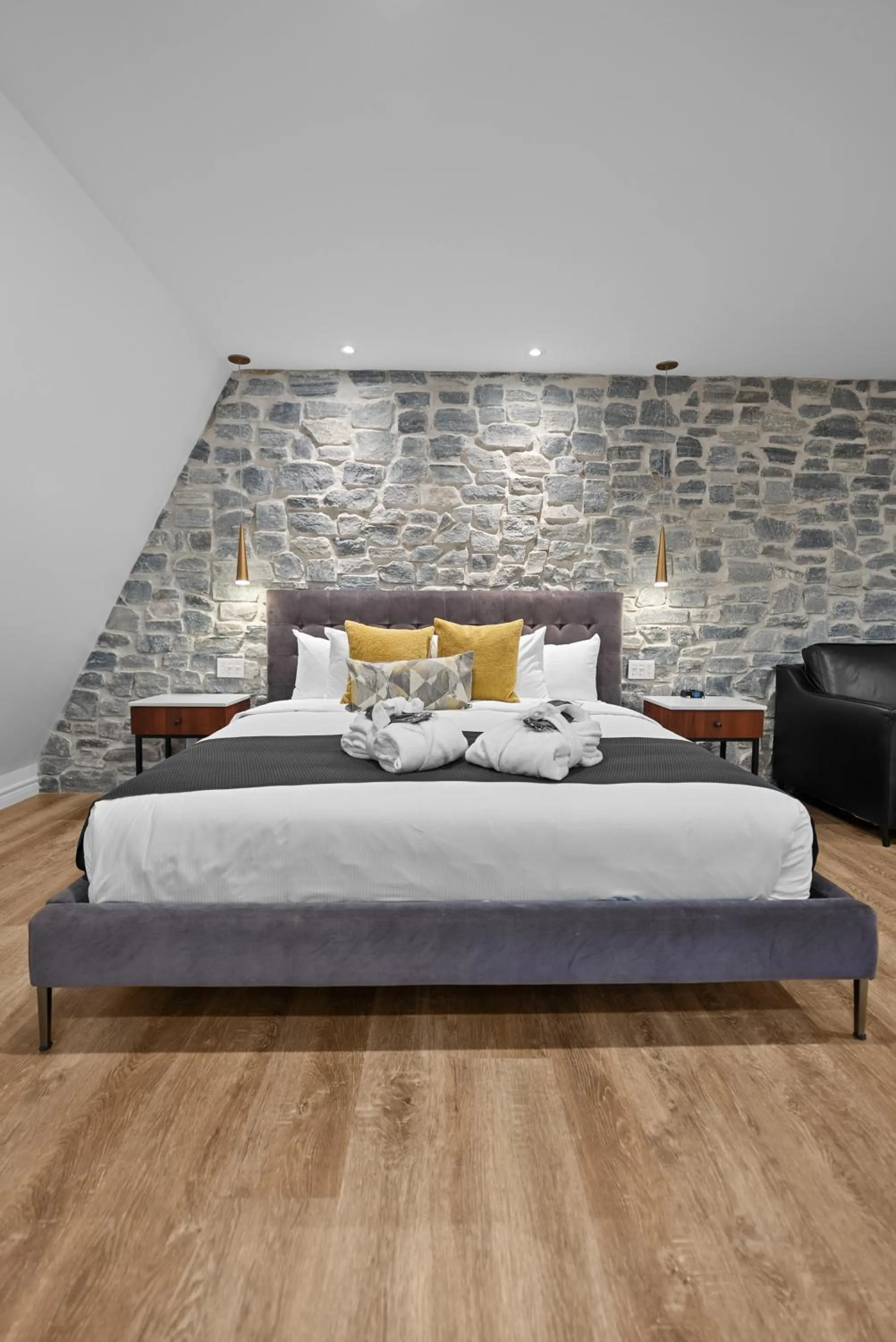 Bed in Hotel Manoir D'Auteuil - Par Aneyro