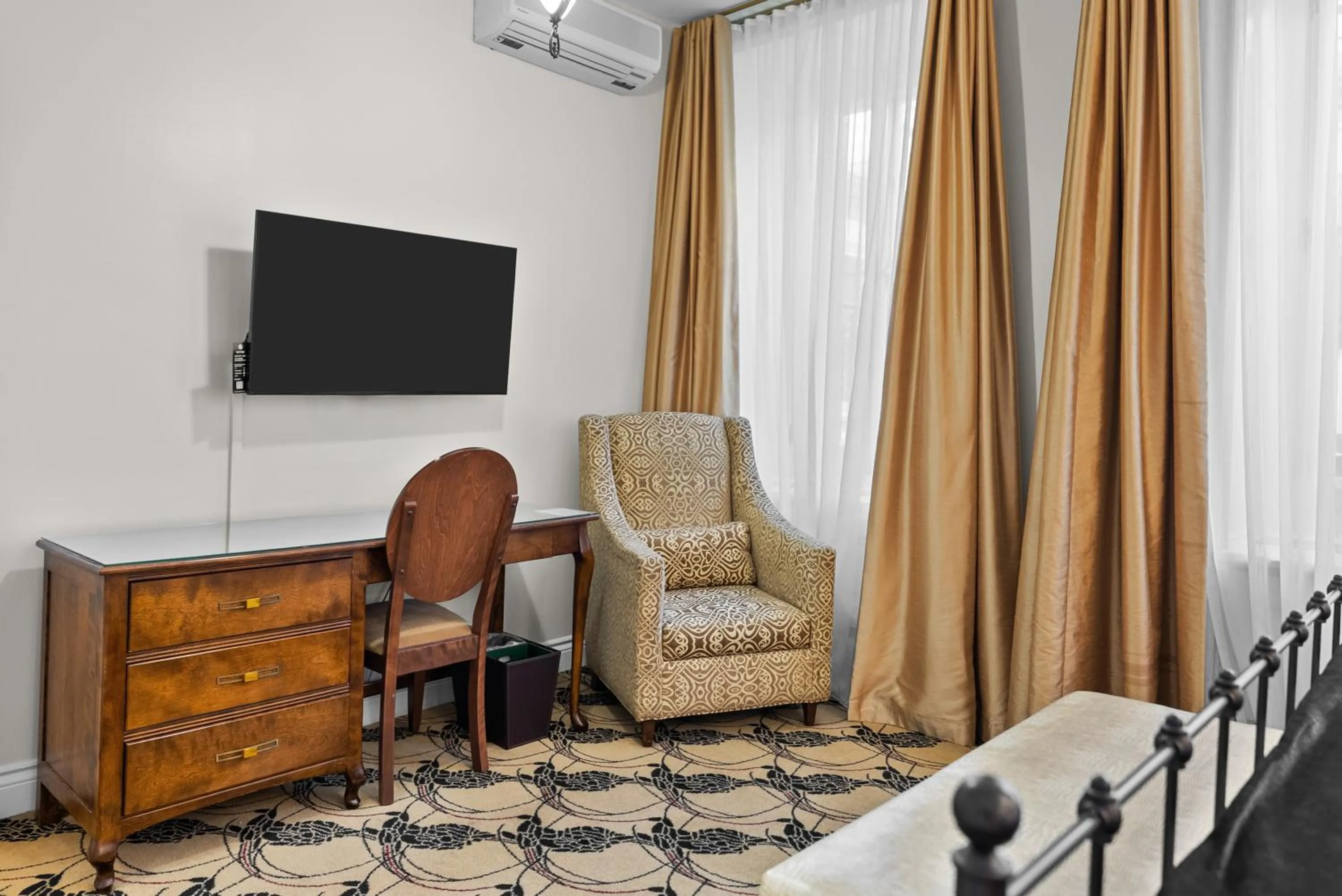 Seating area in Hotel Manoir D'Auteuil - Par Aneyro