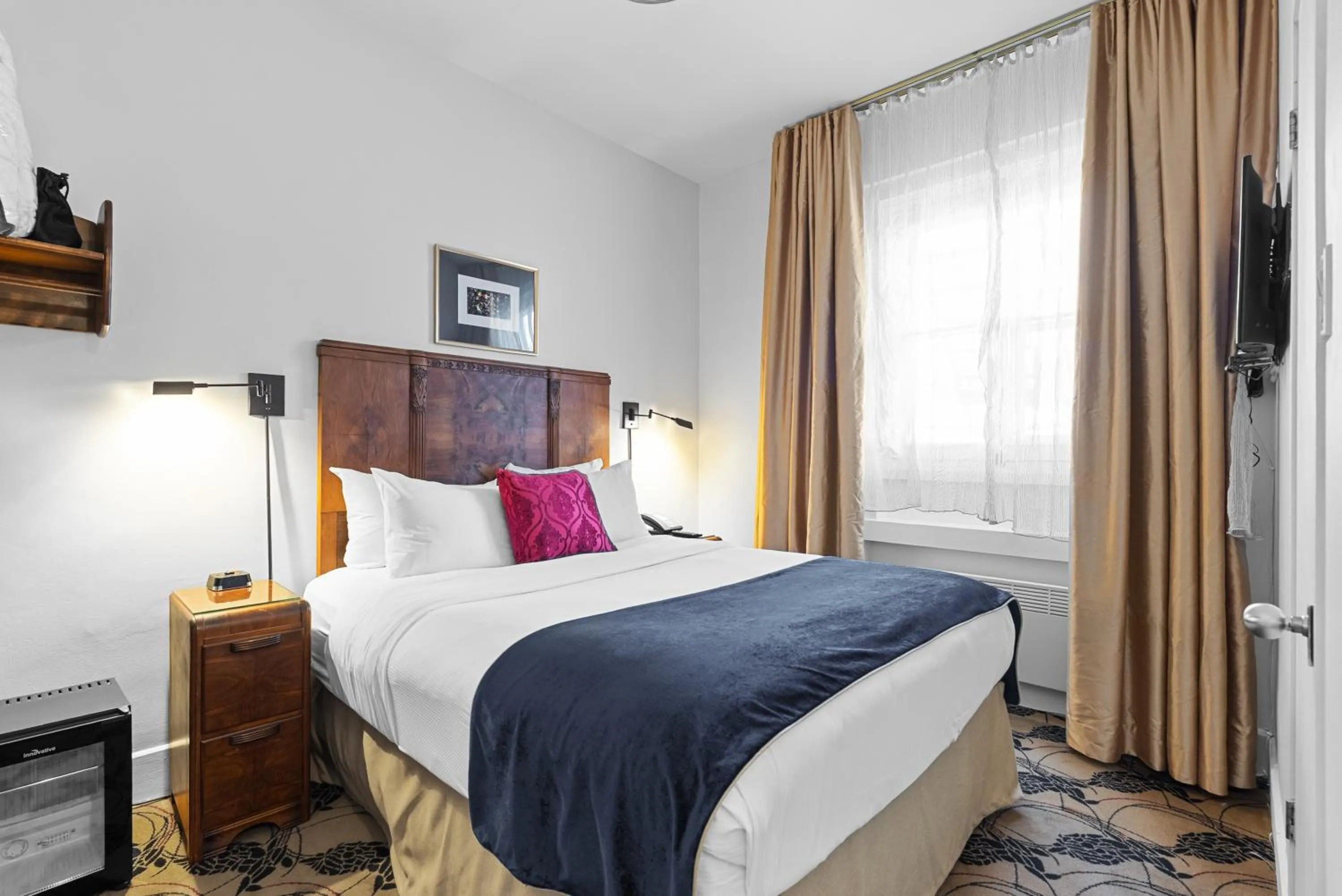 Bedroom, Bed in Hotel Manoir D'Auteuil - Par Aneyro