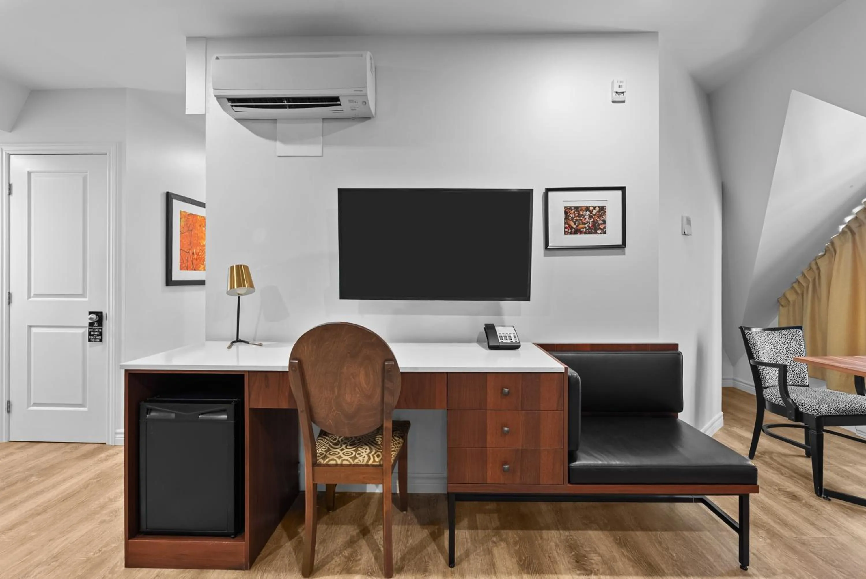 TV and multimedia in Hotel Manoir D'Auteuil - Par Aneyro