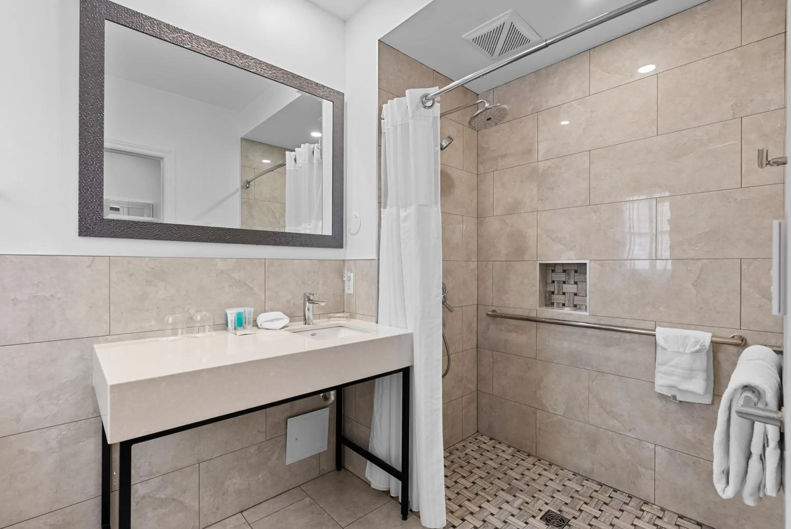 Bathroom in Hotel Manoir D'Auteuil - Par Aneyro