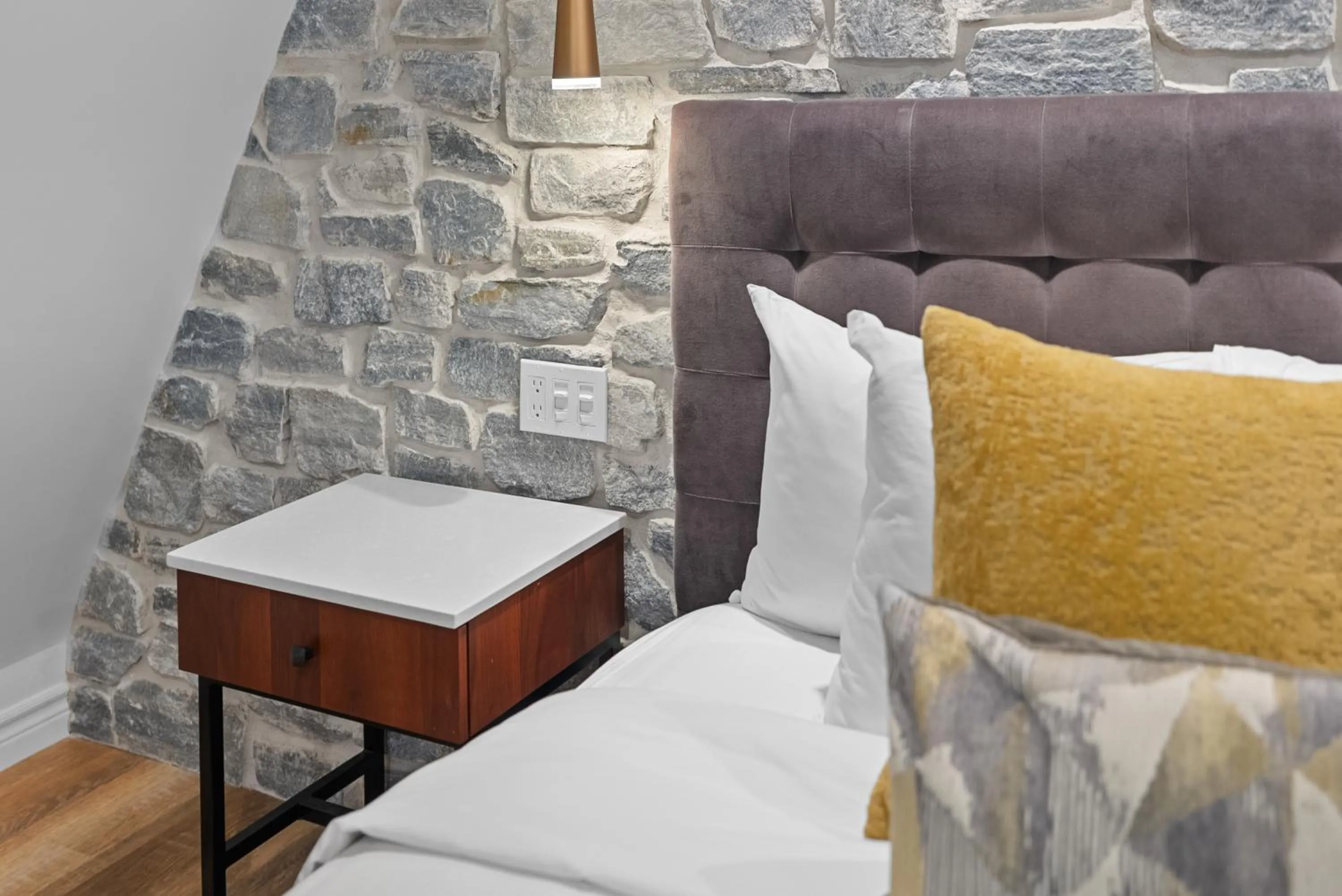 Bedroom, Bed in Hotel Manoir D'Auteuil - Par Aneyro