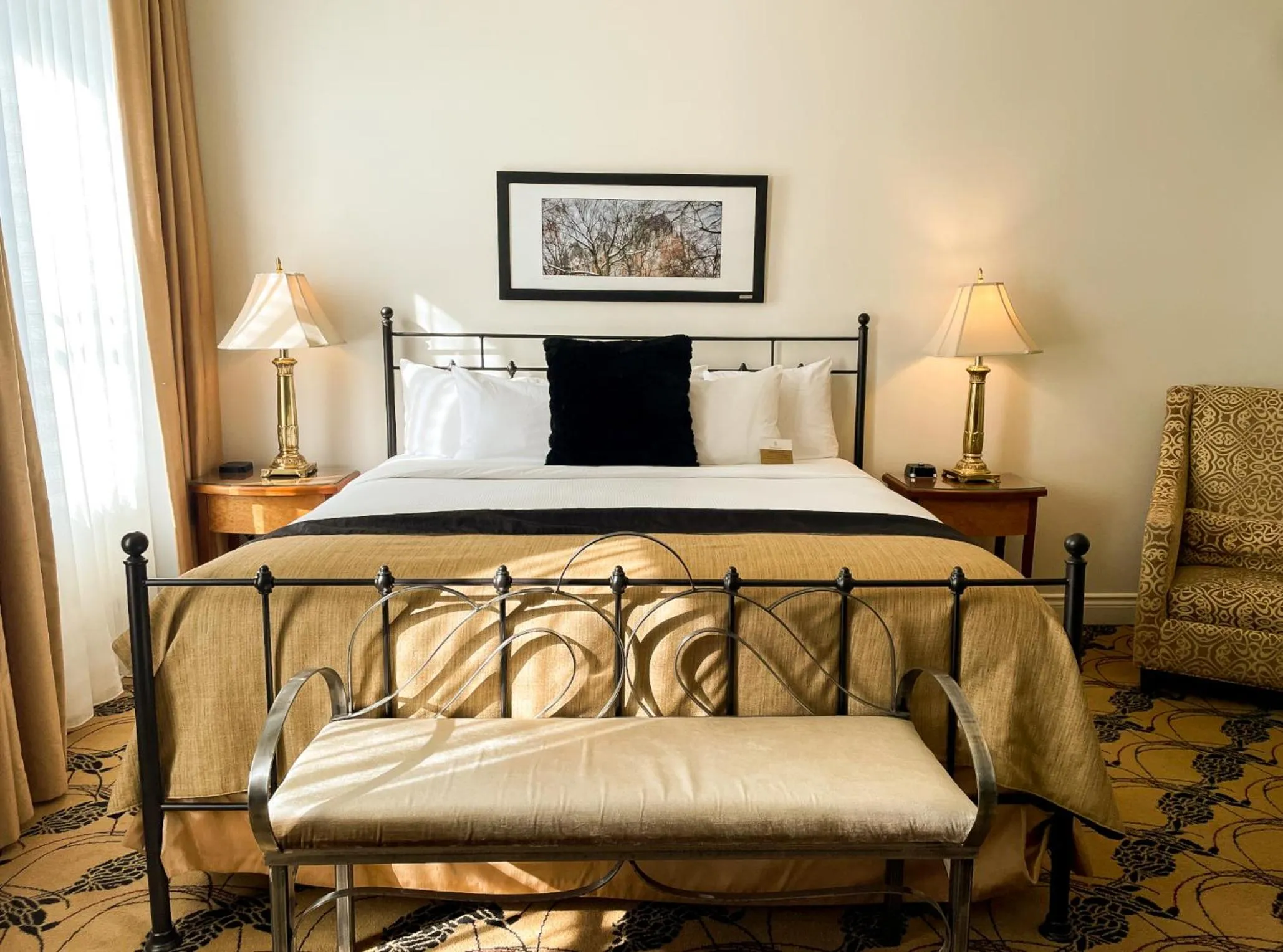 Bed in Hotel Manoir D'Auteuil - Par Aneyro