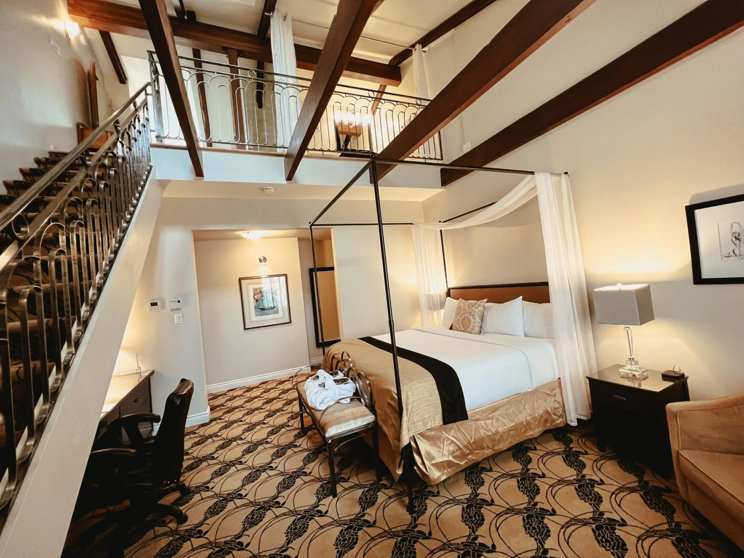 Bed in Hotel Manoir D'Auteuil - Par Aneyro