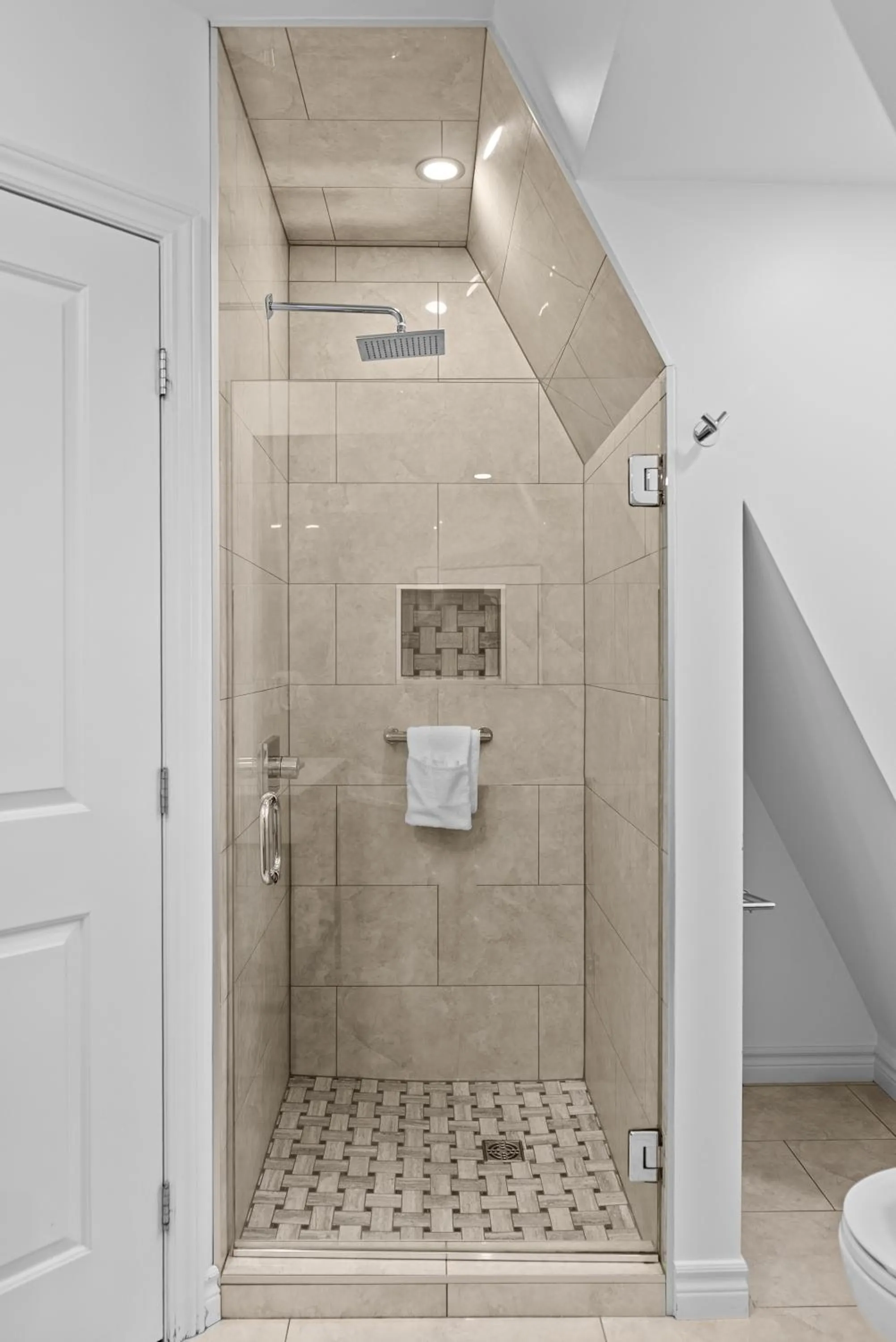 Shower in Hotel Manoir D'Auteuil - Par Aneyro