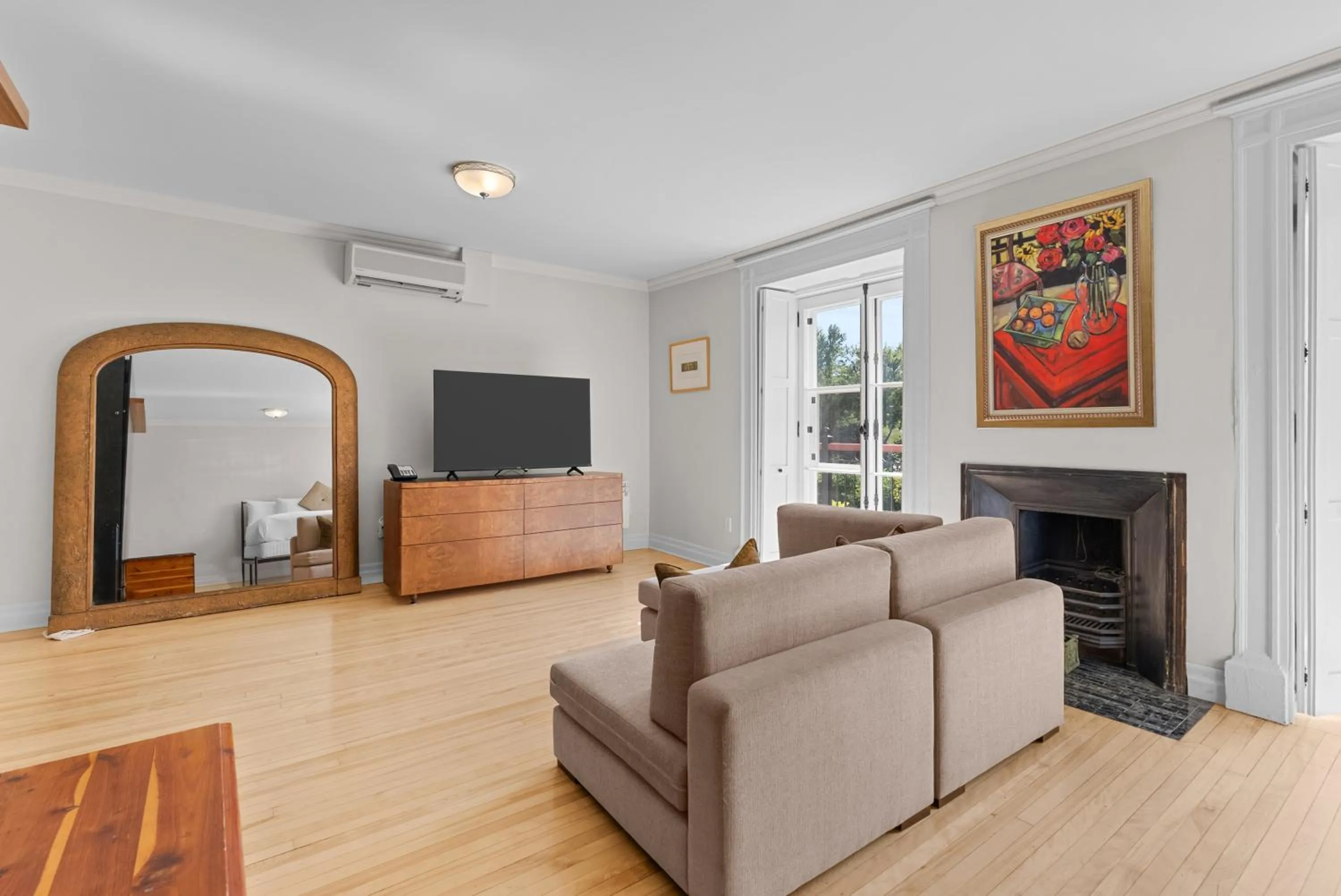 Seating area in Hotel Manoir D'Auteuil - Par Aneyro