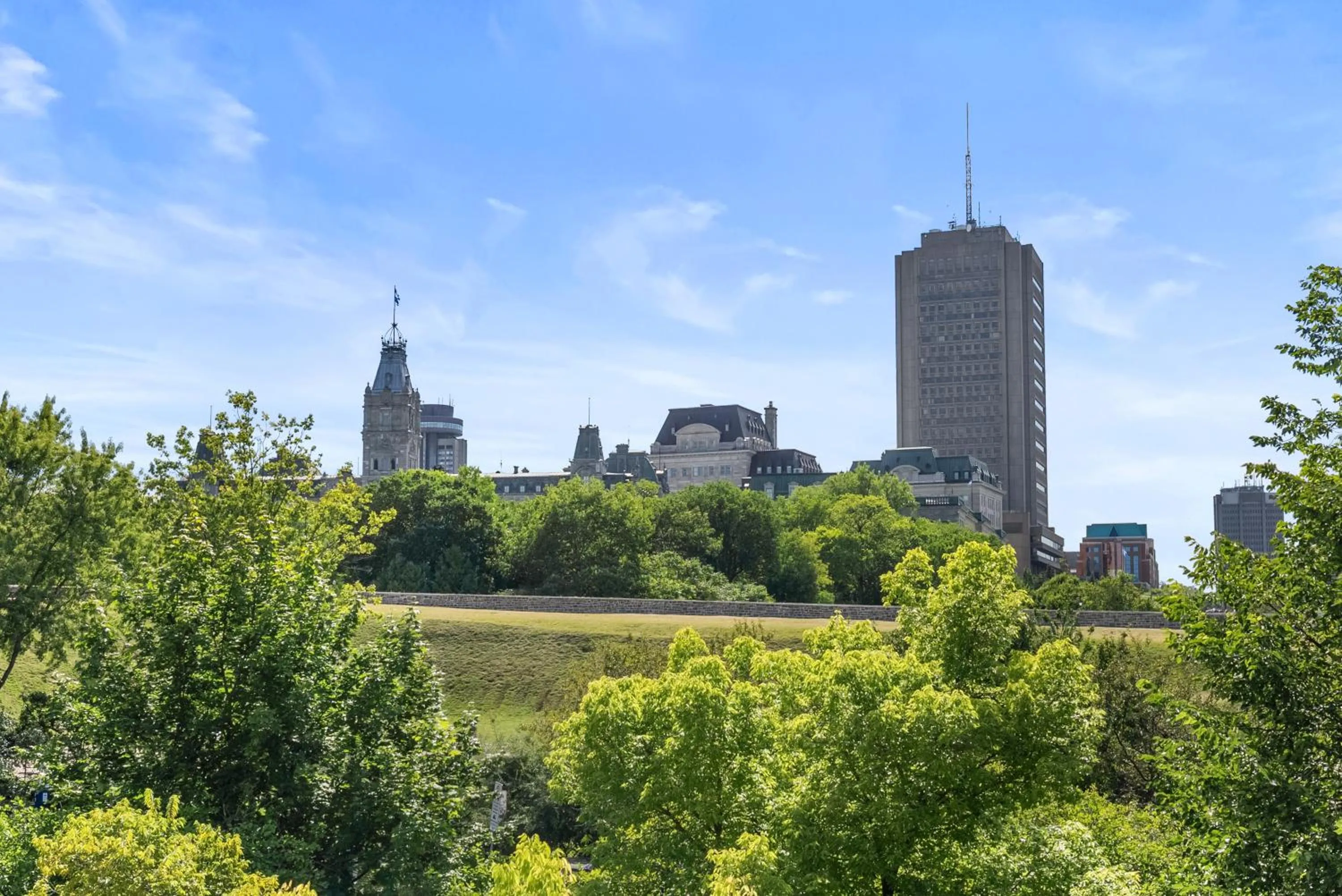 City view in Hotel Manoir D'Auteuil - Par Aneyro