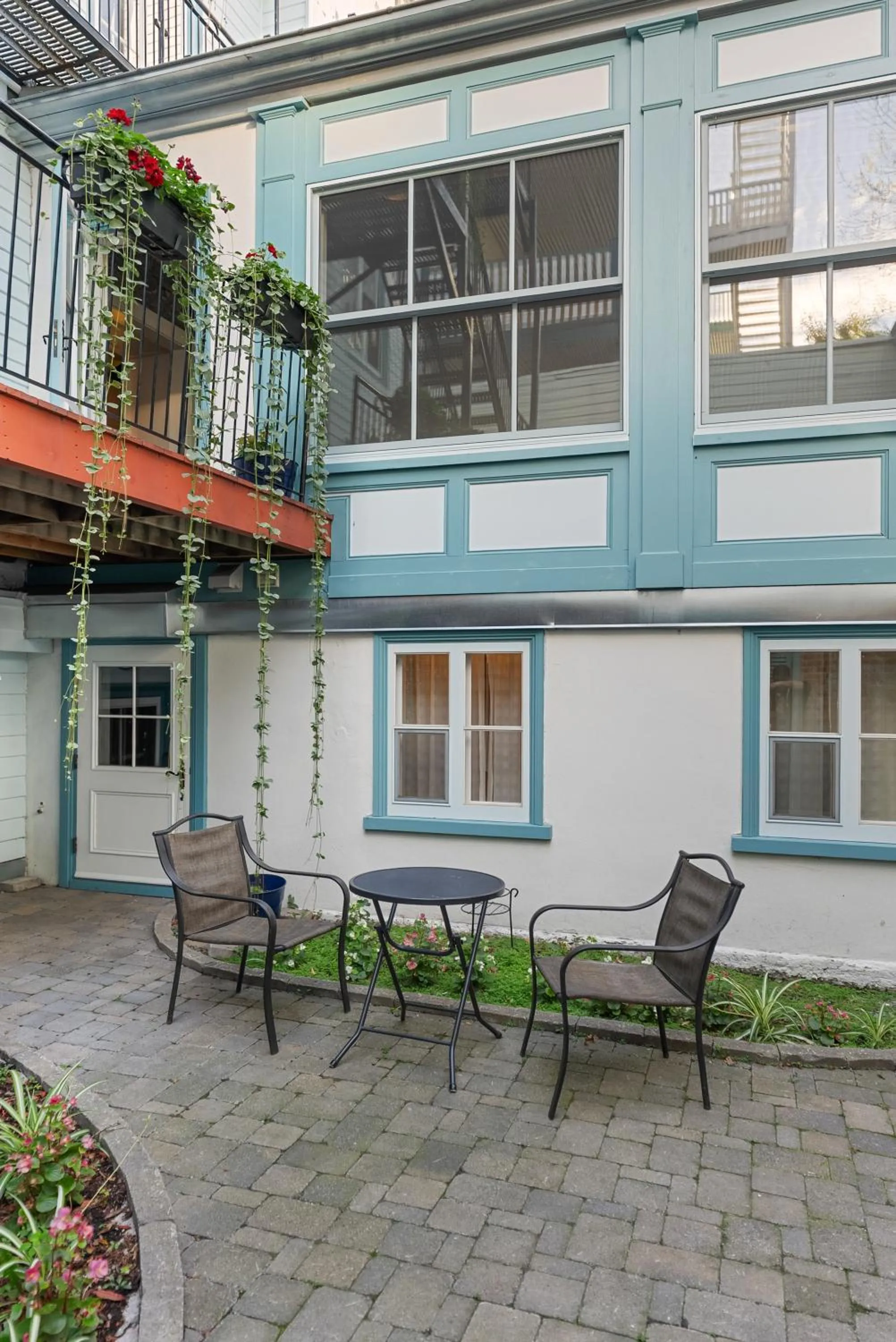 Garden in Hotel Manoir D'Auteuil - Par Aneyro