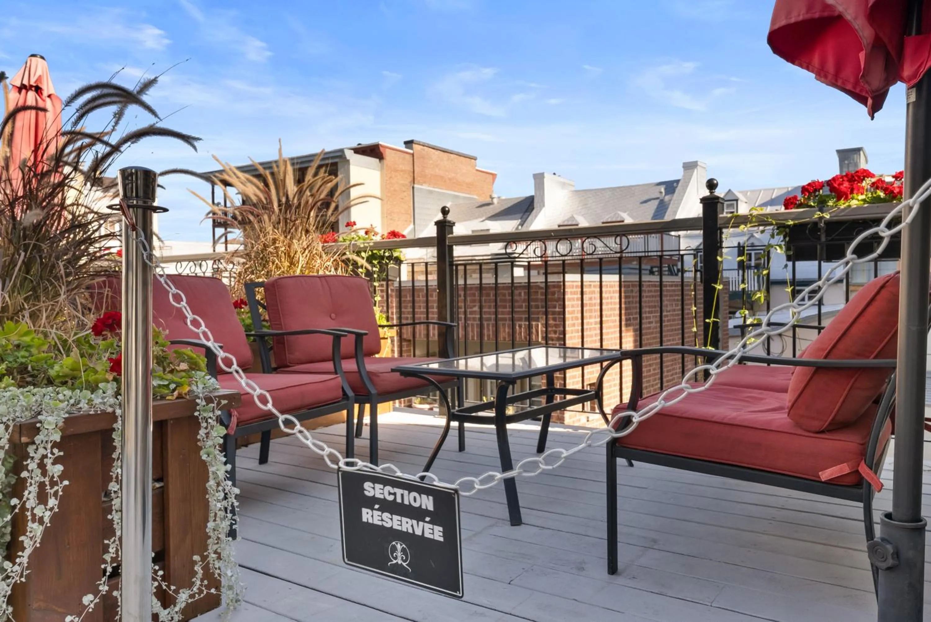 Patio in Hotel Manoir D'Auteuil - Par Aneyro