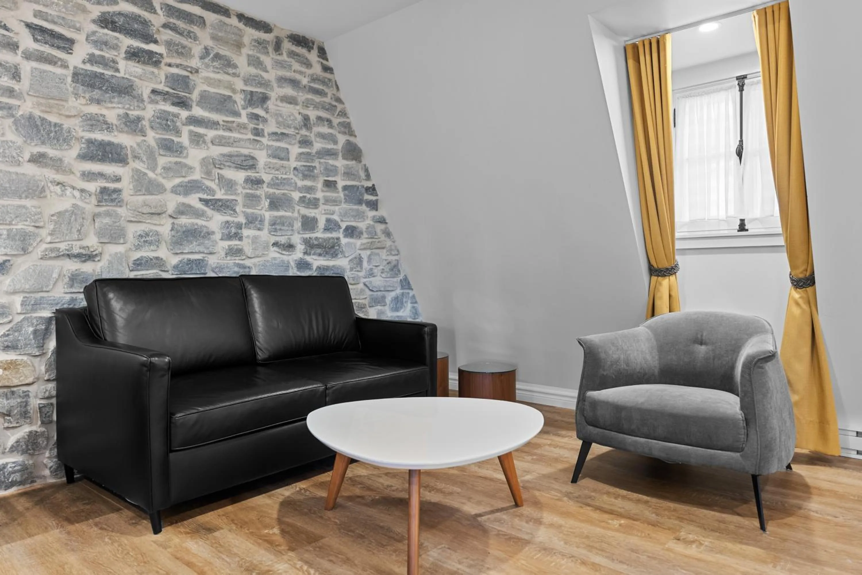 Living room in Hotel Manoir D'Auteuil - Par Aneyro