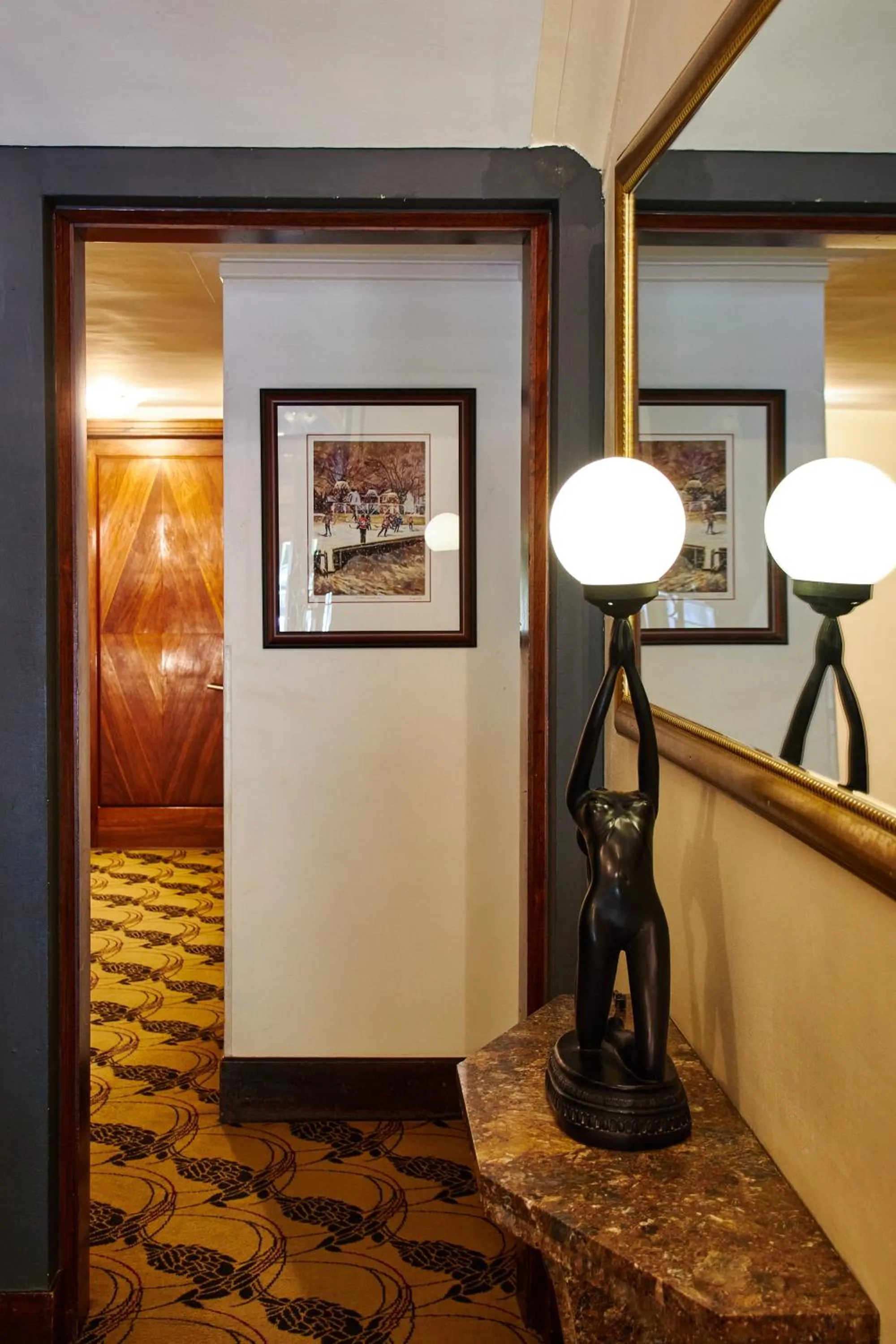 Decorative detail in Hotel Manoir D'Auteuil - Par Aneyro