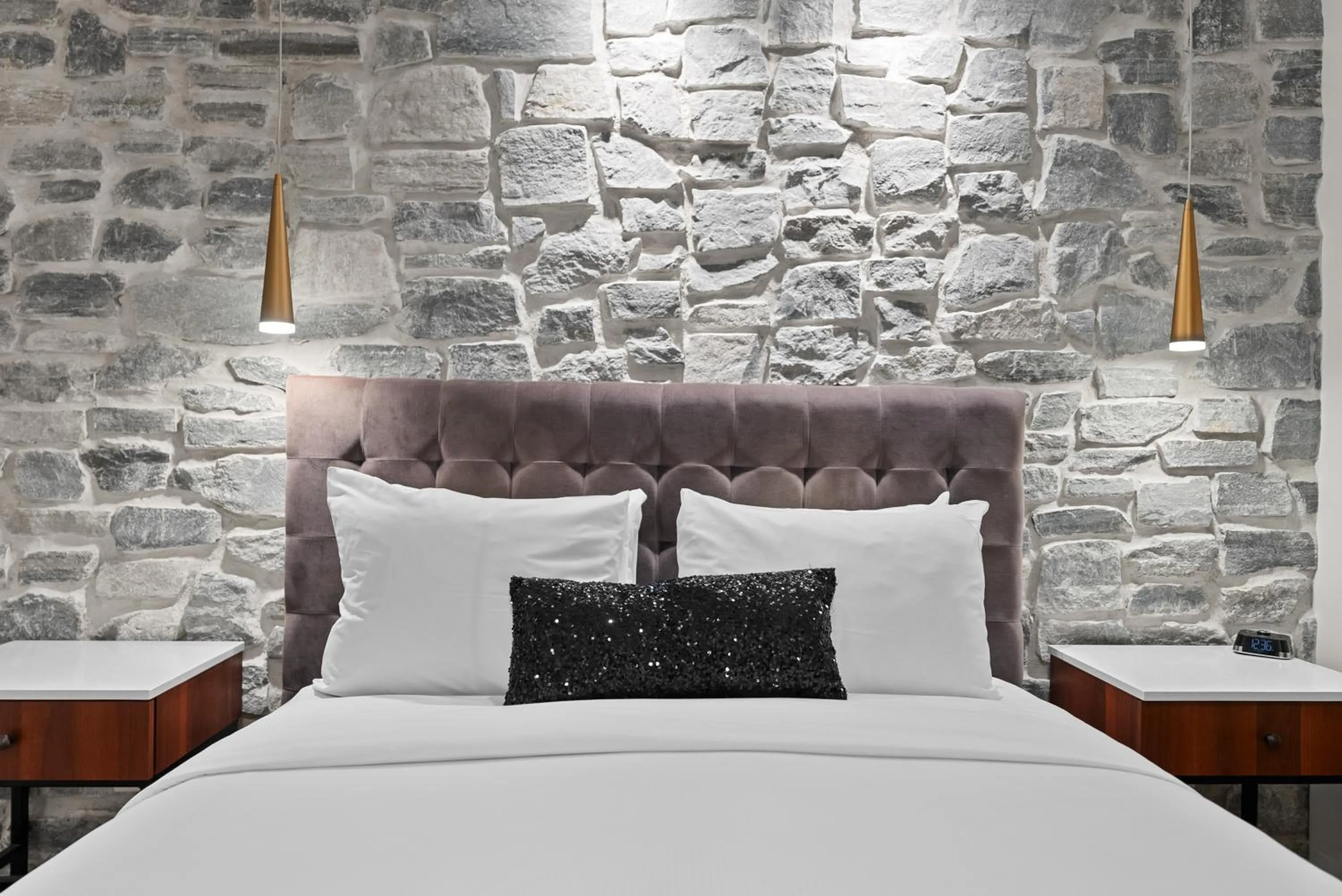 Bed in Hotel Manoir D'Auteuil - Par Aneyro