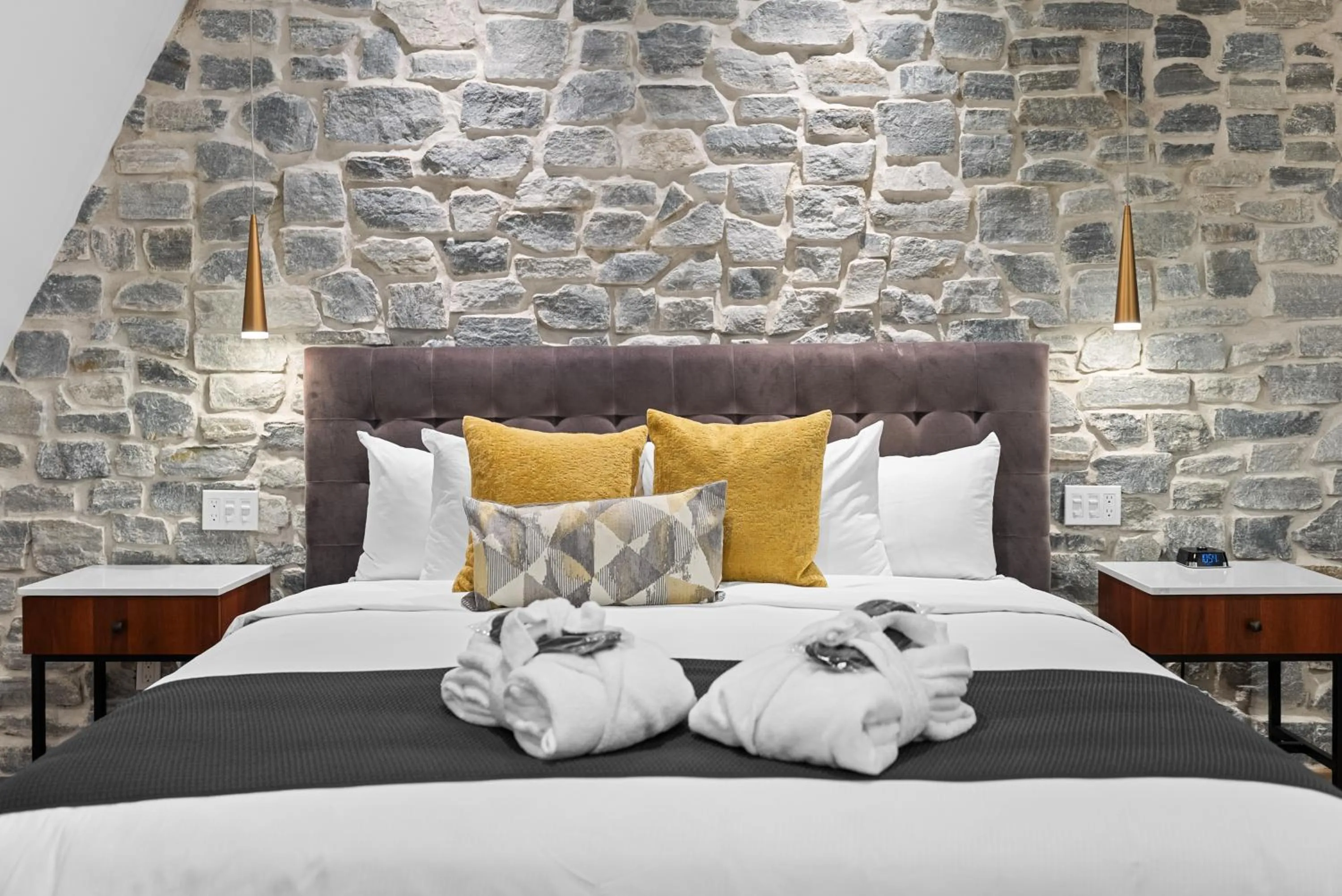 Bed in Hotel Manoir D'Auteuil - Par Aneyro