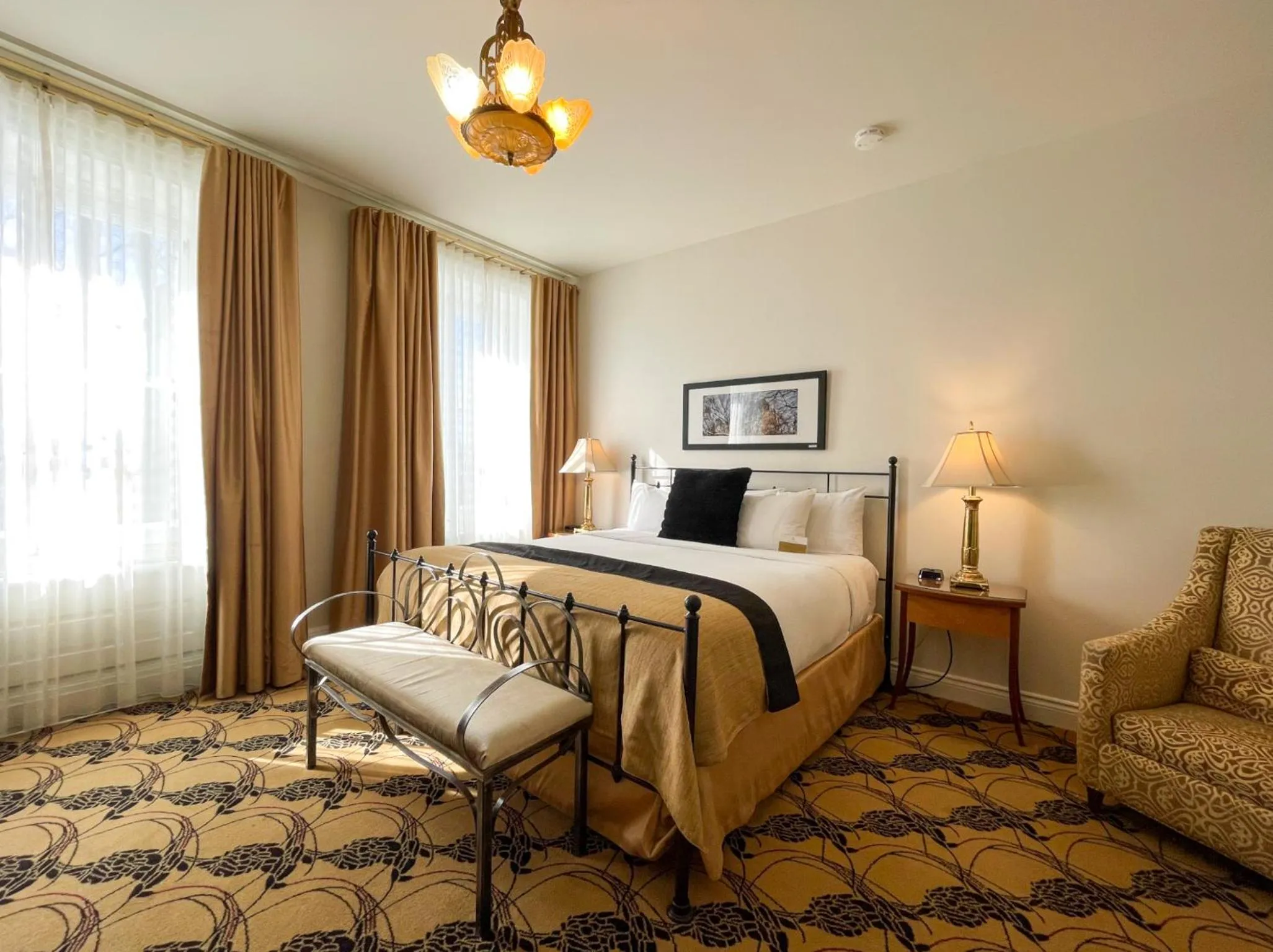 Bed in Hotel Manoir D'Auteuil - Par Aneyro