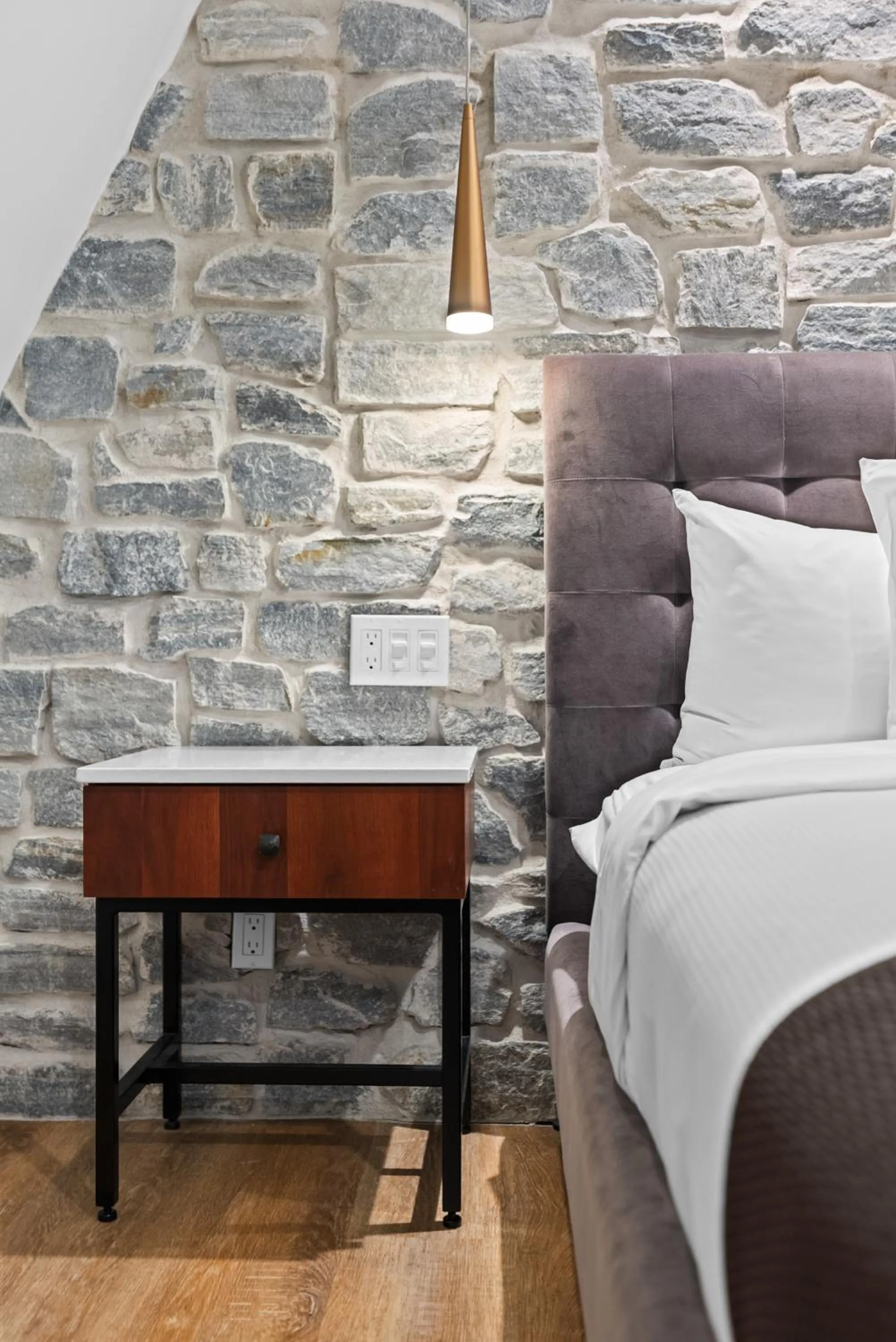 Bed in Hotel Manoir D'Auteuil - Par Aneyro