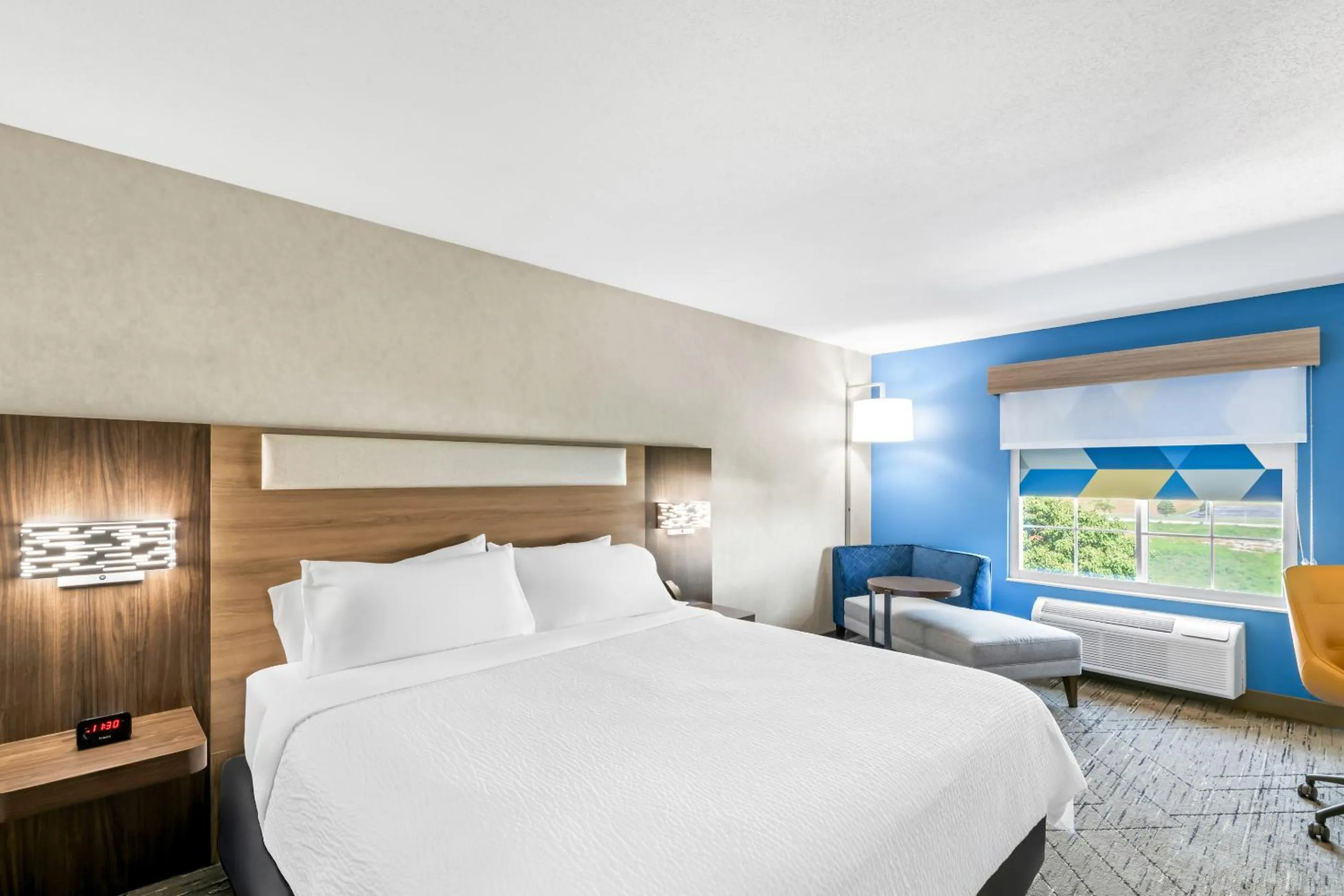Bedroom, Bed in Holiday Inn Express Hotel & Suites Council Bluffs - Convention Center Area by IHG